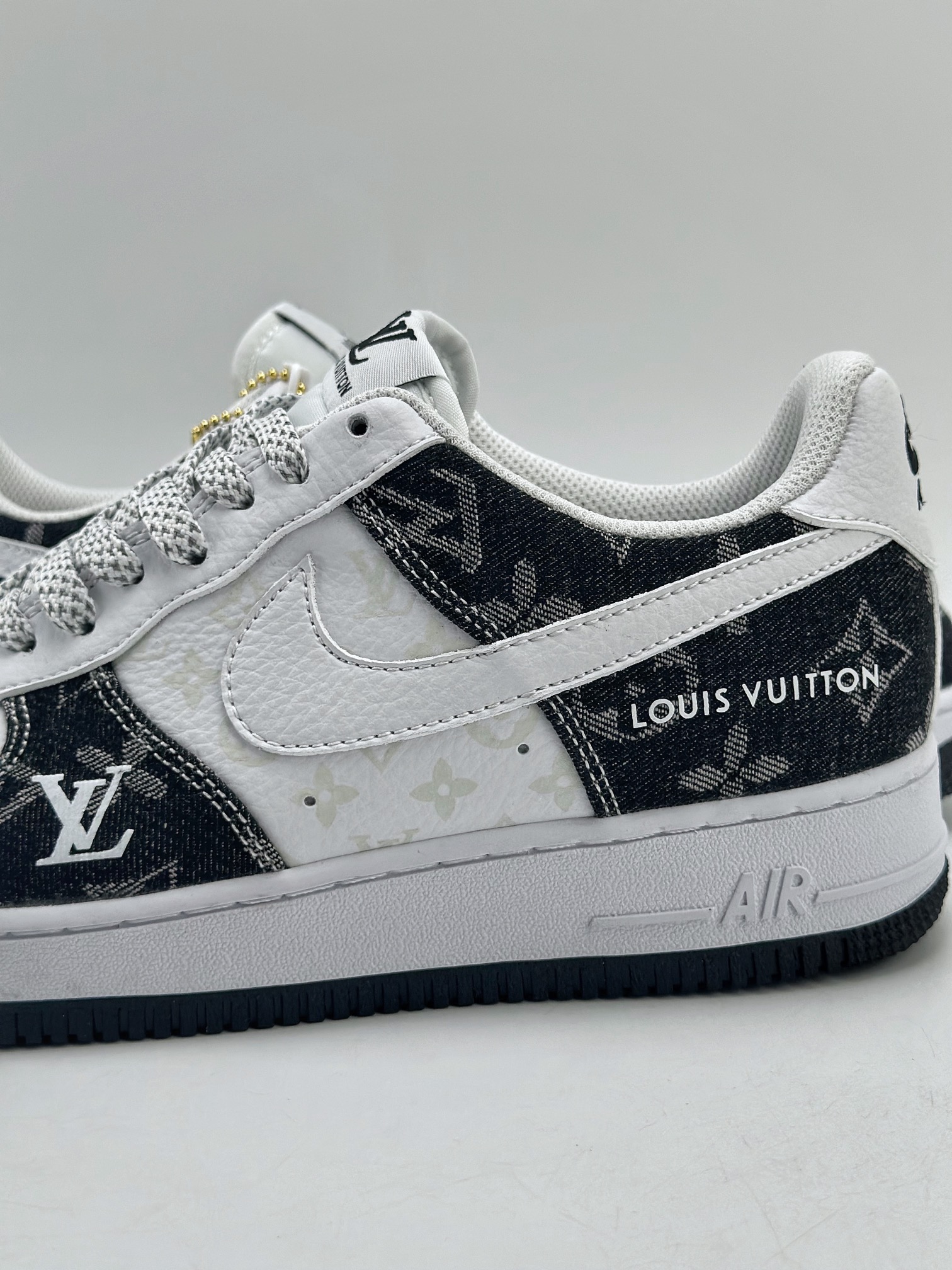 220 Nike Air Force 1 Low 07 x Louis Vuitton 白黑拼接