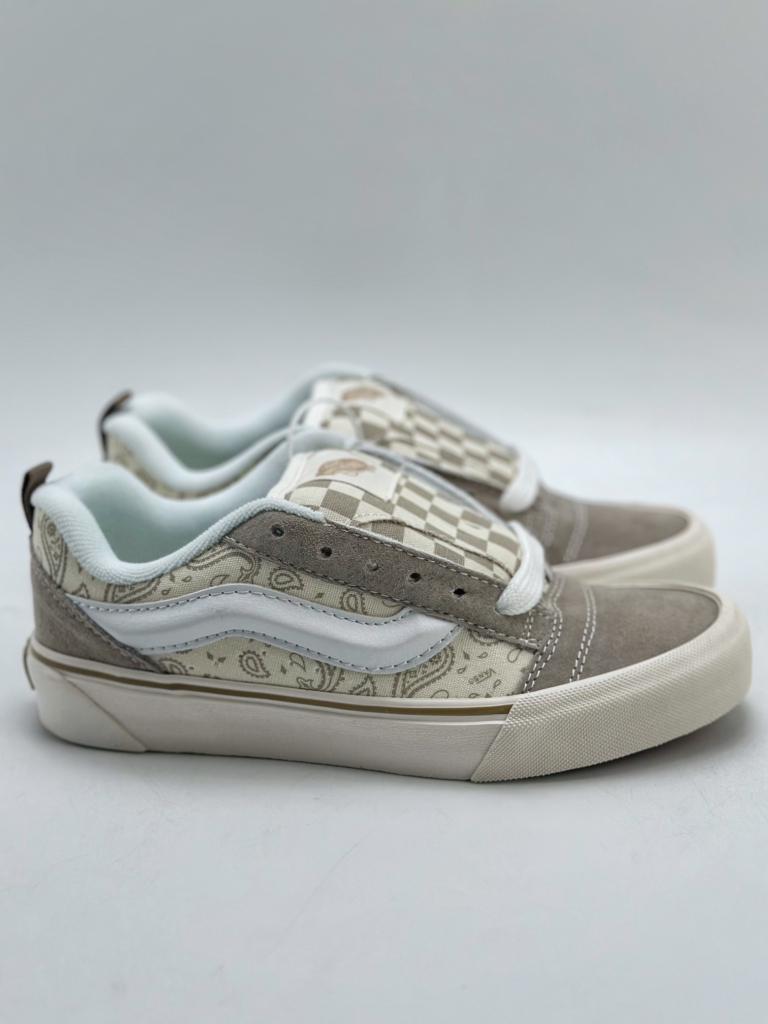 150 Vans Classics Knu Skool 经典杏色腰果花棋盘格面包鞋