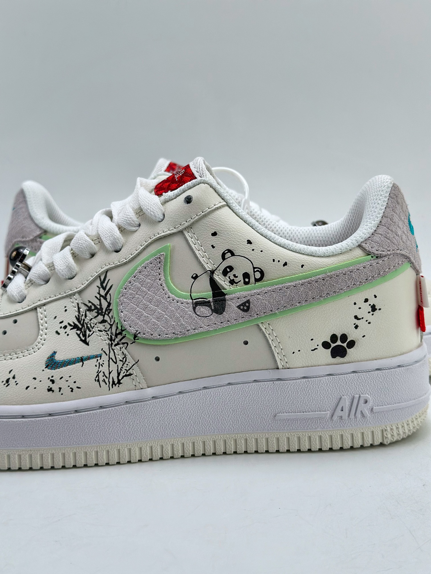 240 Nike Air Force 1 Low 07 龙年 白雪无痕 竹林熊猫 FZ5052-131