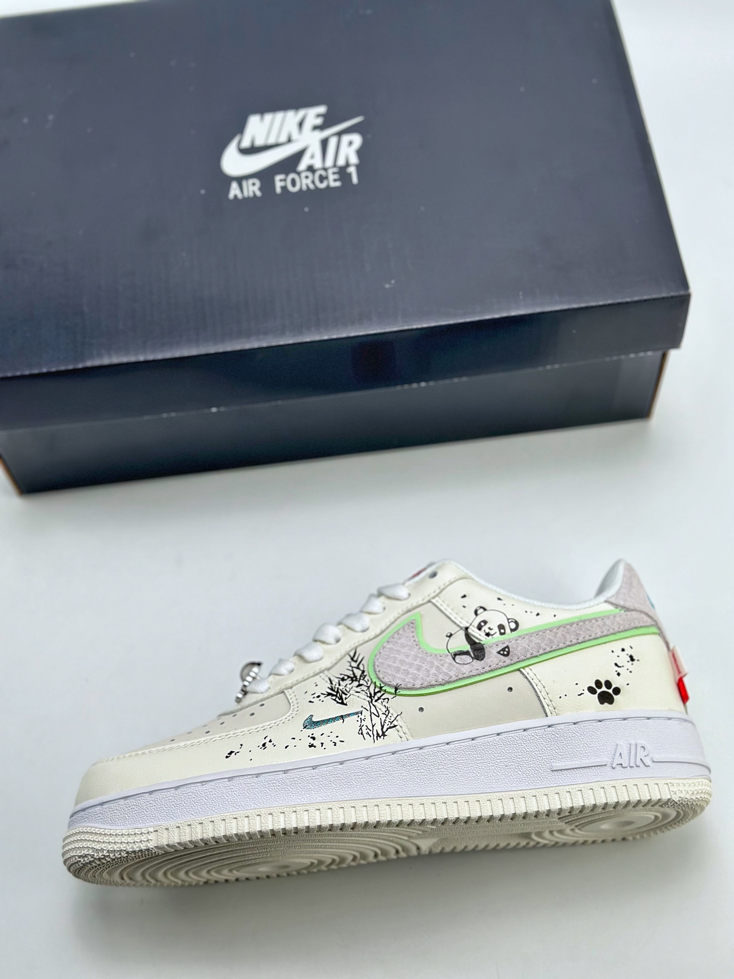 240 Nike Air Force 1 Low 07 龙年 白雪无痕 竹林熊猫 FZ5052-131