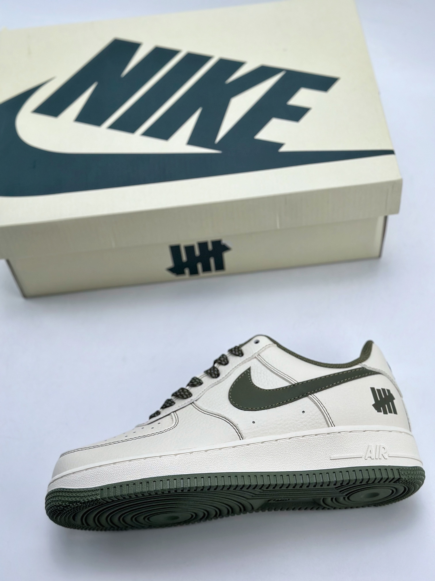 240 Nike Air Force 1 Low 07 x Stussy 斯图西白绿满天星 UN2395-521