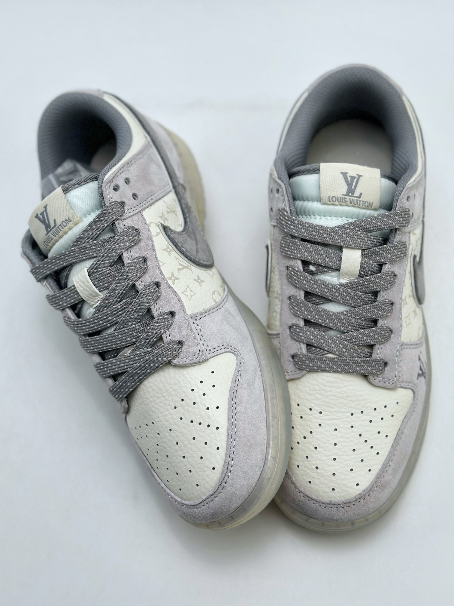 280 Nike SB Dunk Low x Louis Vuitton 冠军灰白 CR8033-502