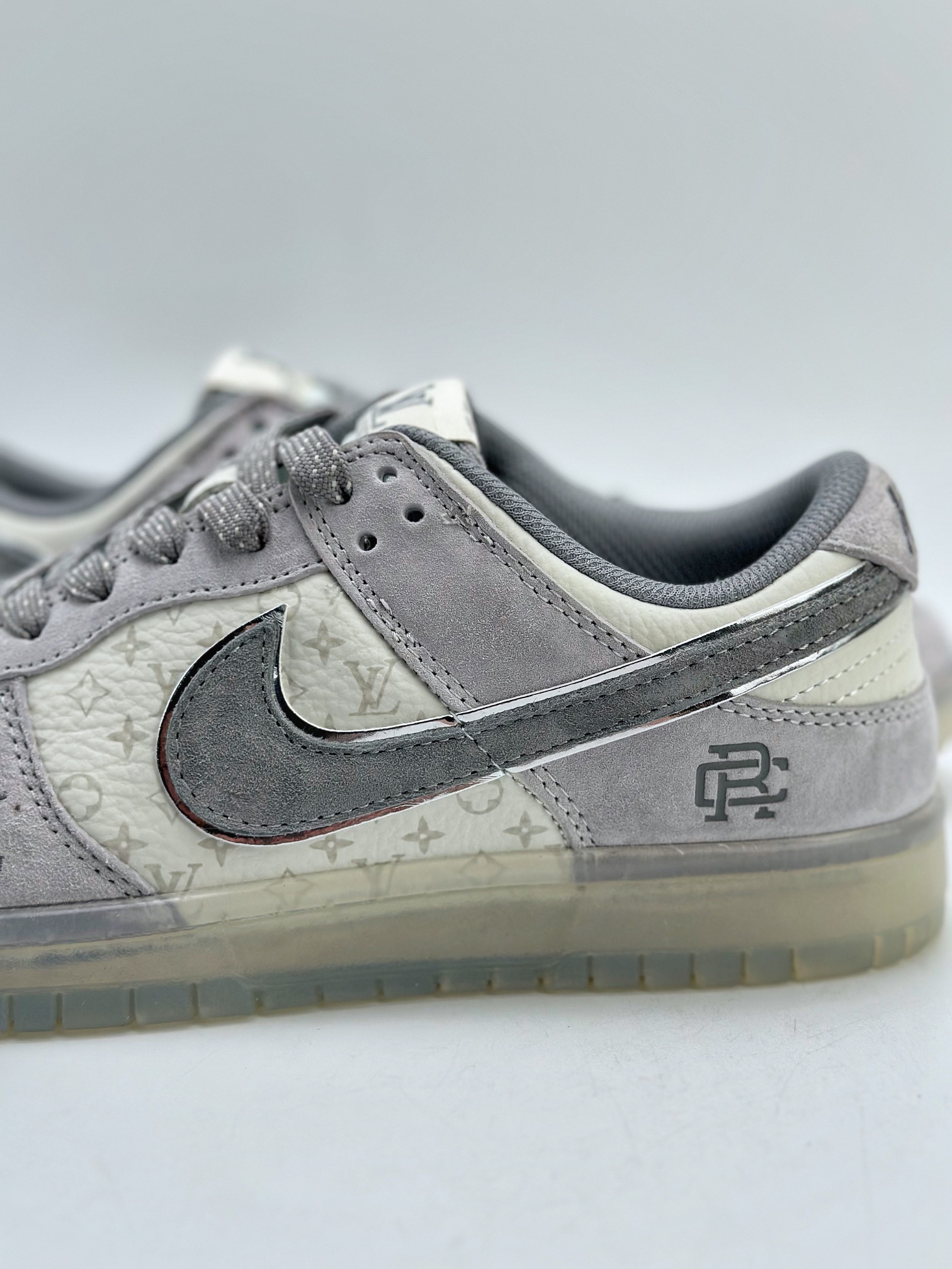 280 Nike SB Dunk Low x Louis Vuitton 冠军灰白 CR8033-502