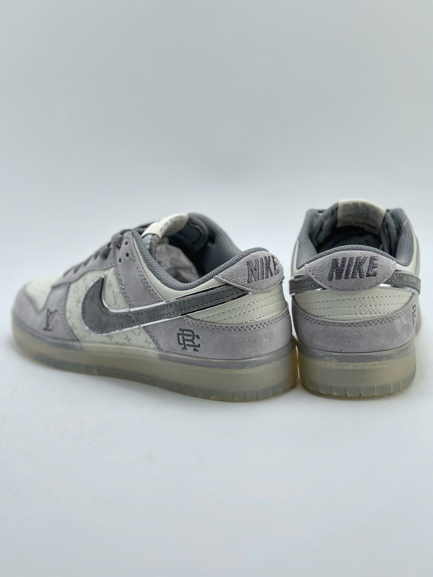 280 Nike SB Dunk Low x Louis Vuitton 冠军灰白 CR8033-502