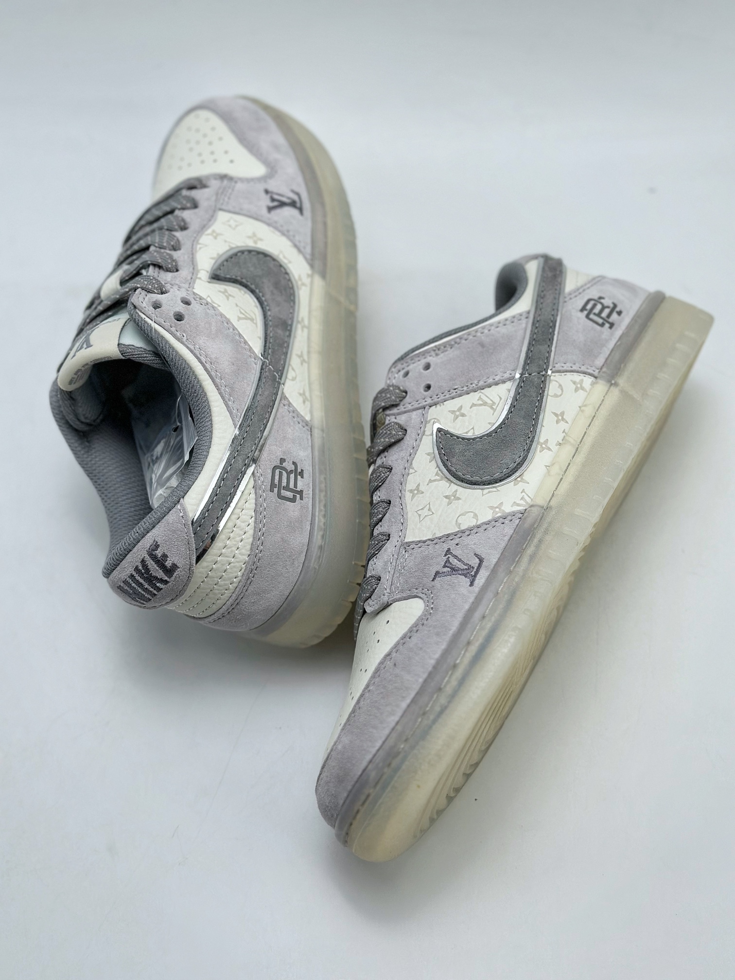 280 Nike SB Dunk Low x Louis Vuitton 冠军灰白 CR8033-502