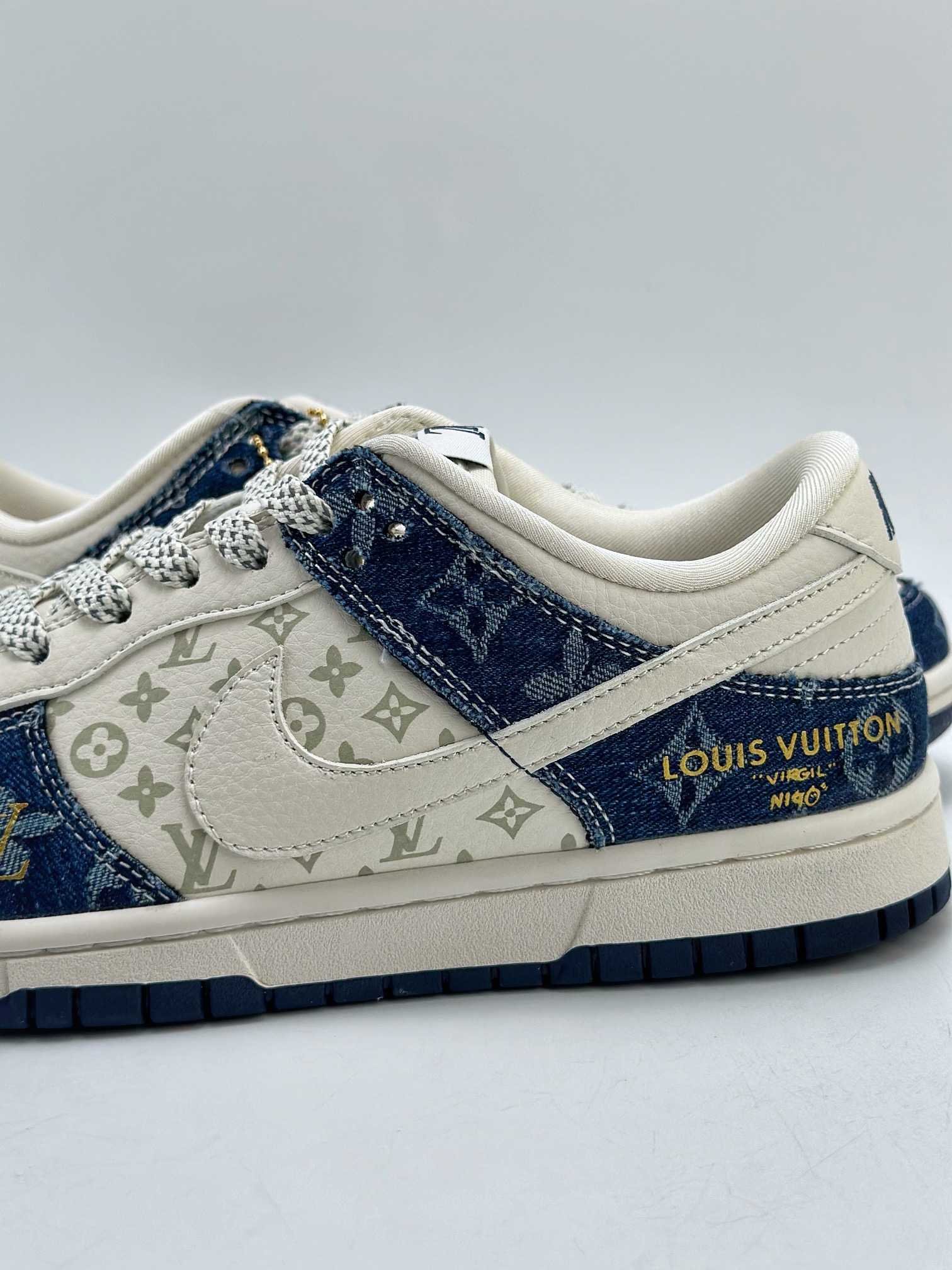 300 Nike SB Dunk Low x Louis Vuitton 白牛仔蓝 FC1688-162