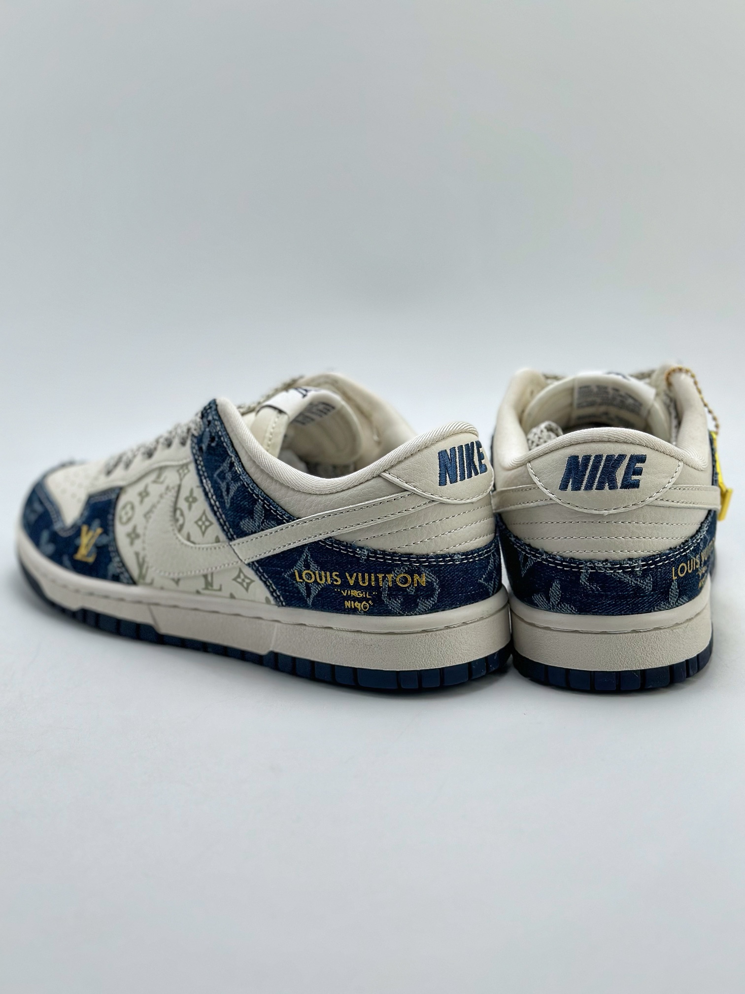 300 Nike SB Dunk Low x Louis Vuitton 白牛仔蓝 FC1688-162