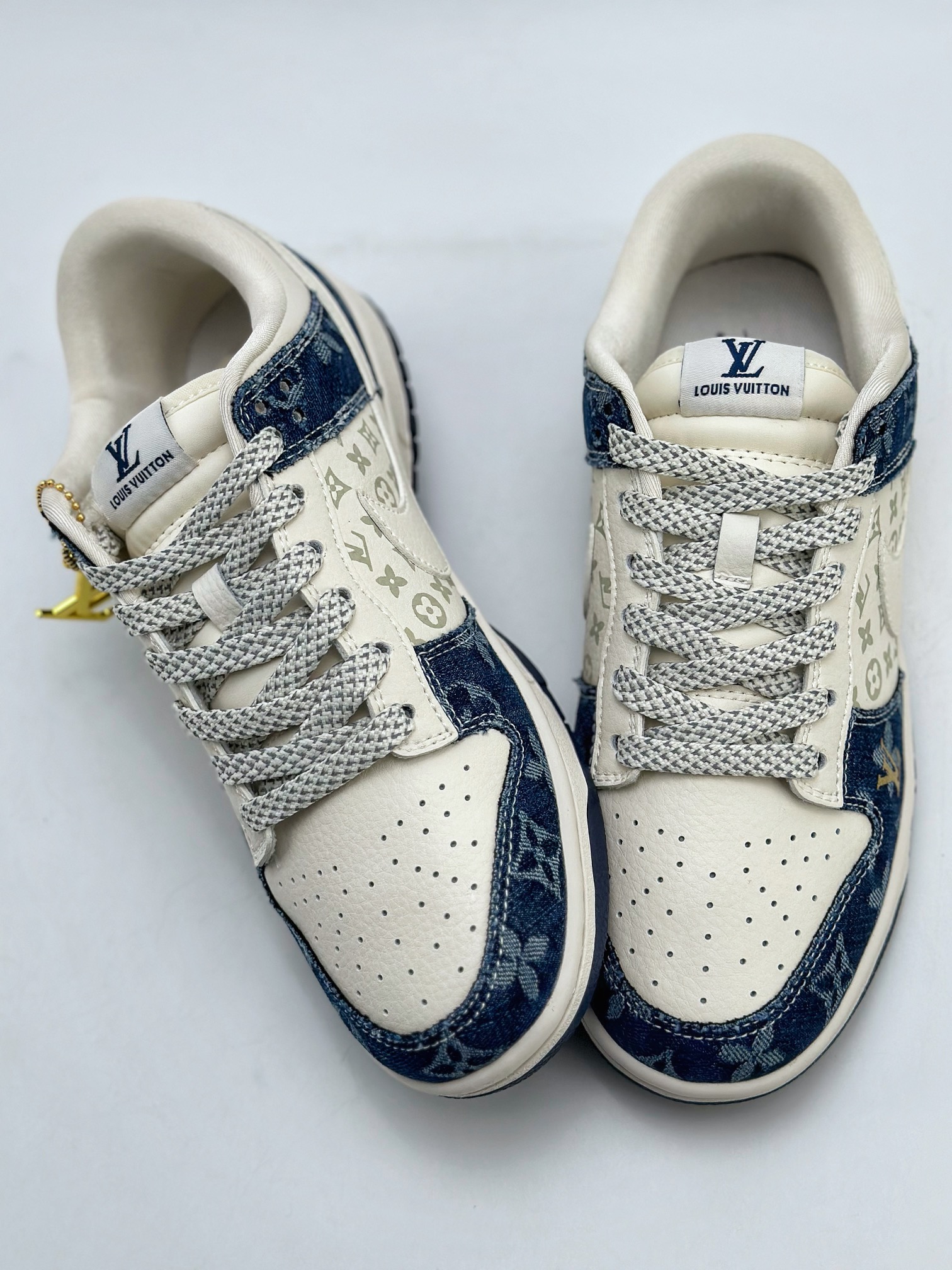 300 Nike SB Dunk Low x Louis Vuitton 白牛仔蓝 FC1688-162