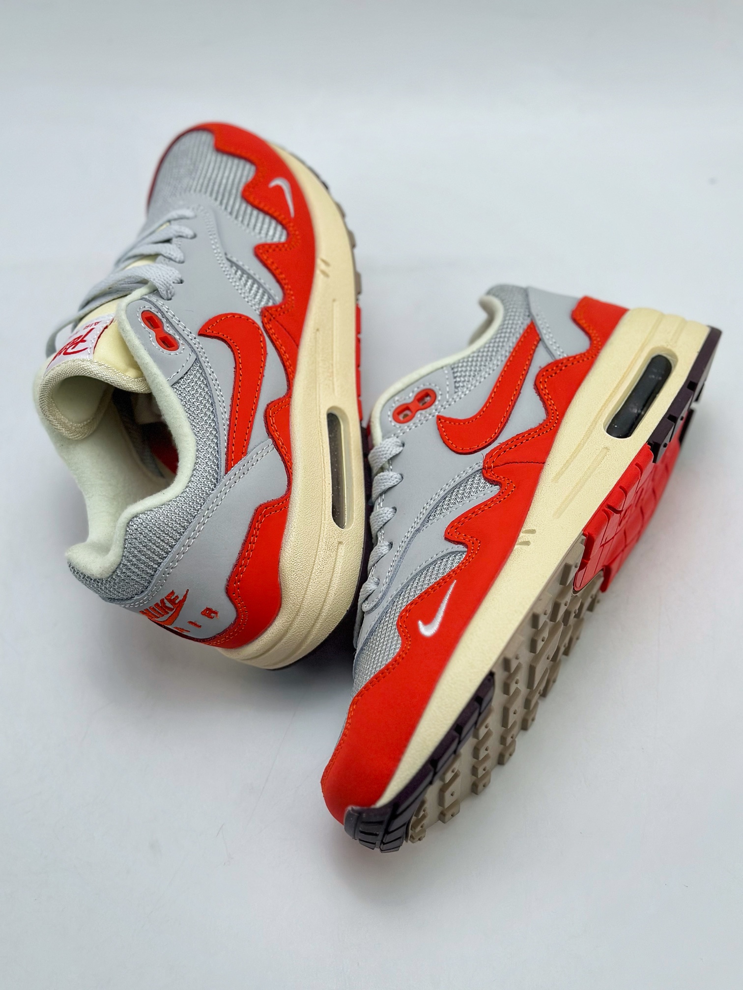 180 Nike Air Max 1 灰红 复古休闲跑步鞋 DH1348-600