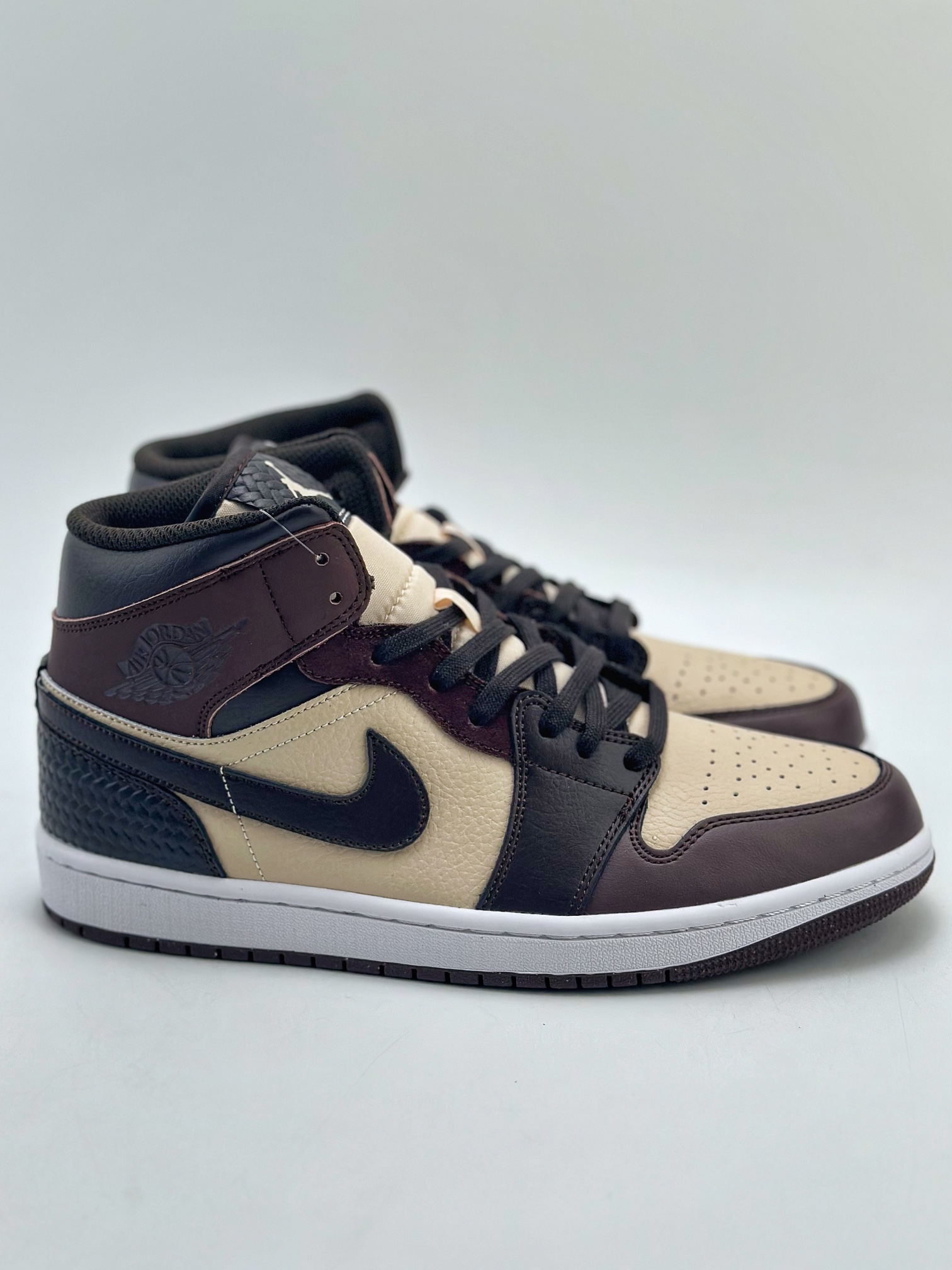 220 Air Jordan 1 Mid SE ”Paris YMCA” 棕米黑 FZ4359-200