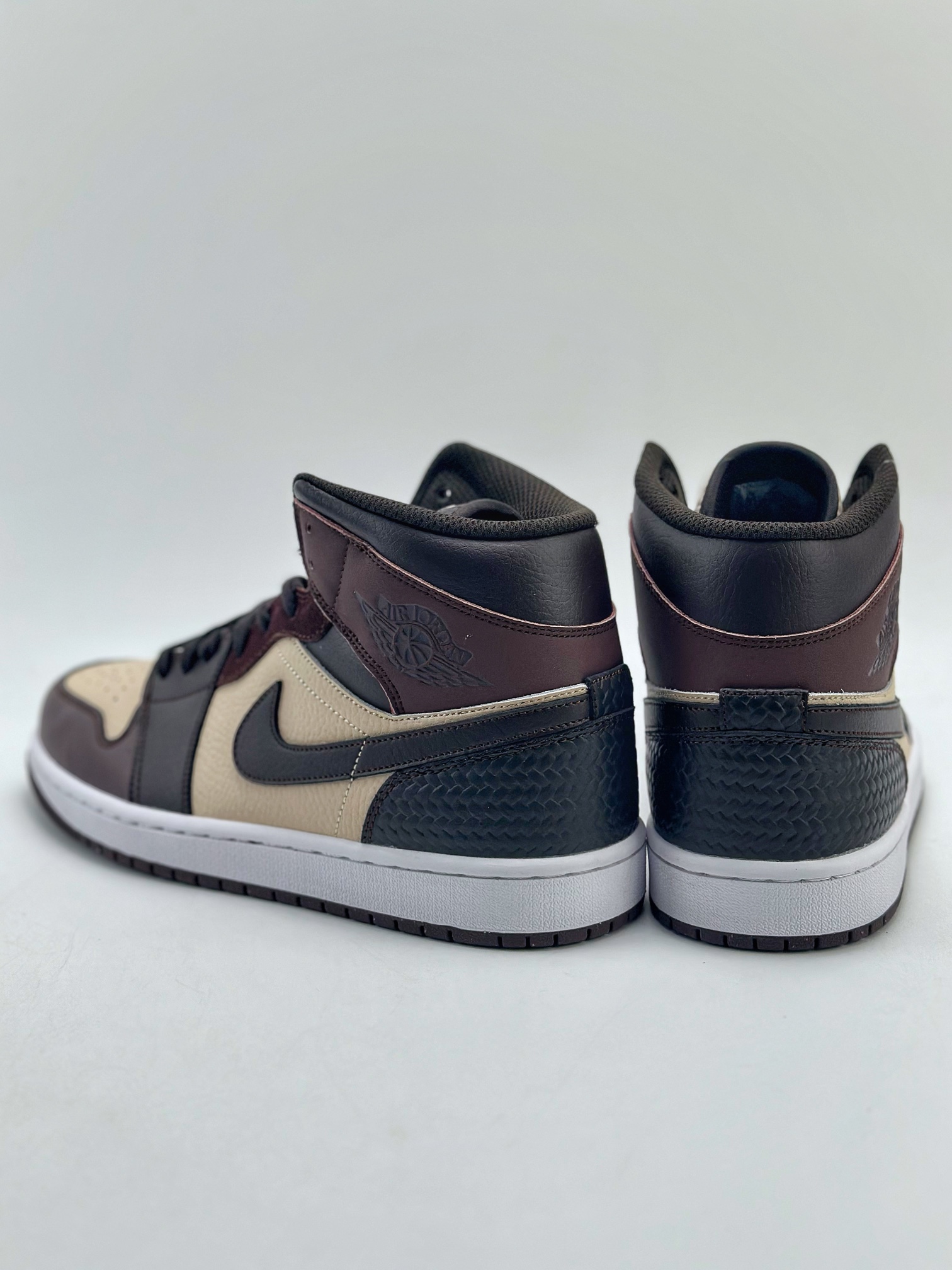 220 Air Jordan 1 Mid SE ”Paris YMCA” 棕米黑 FZ4359-200