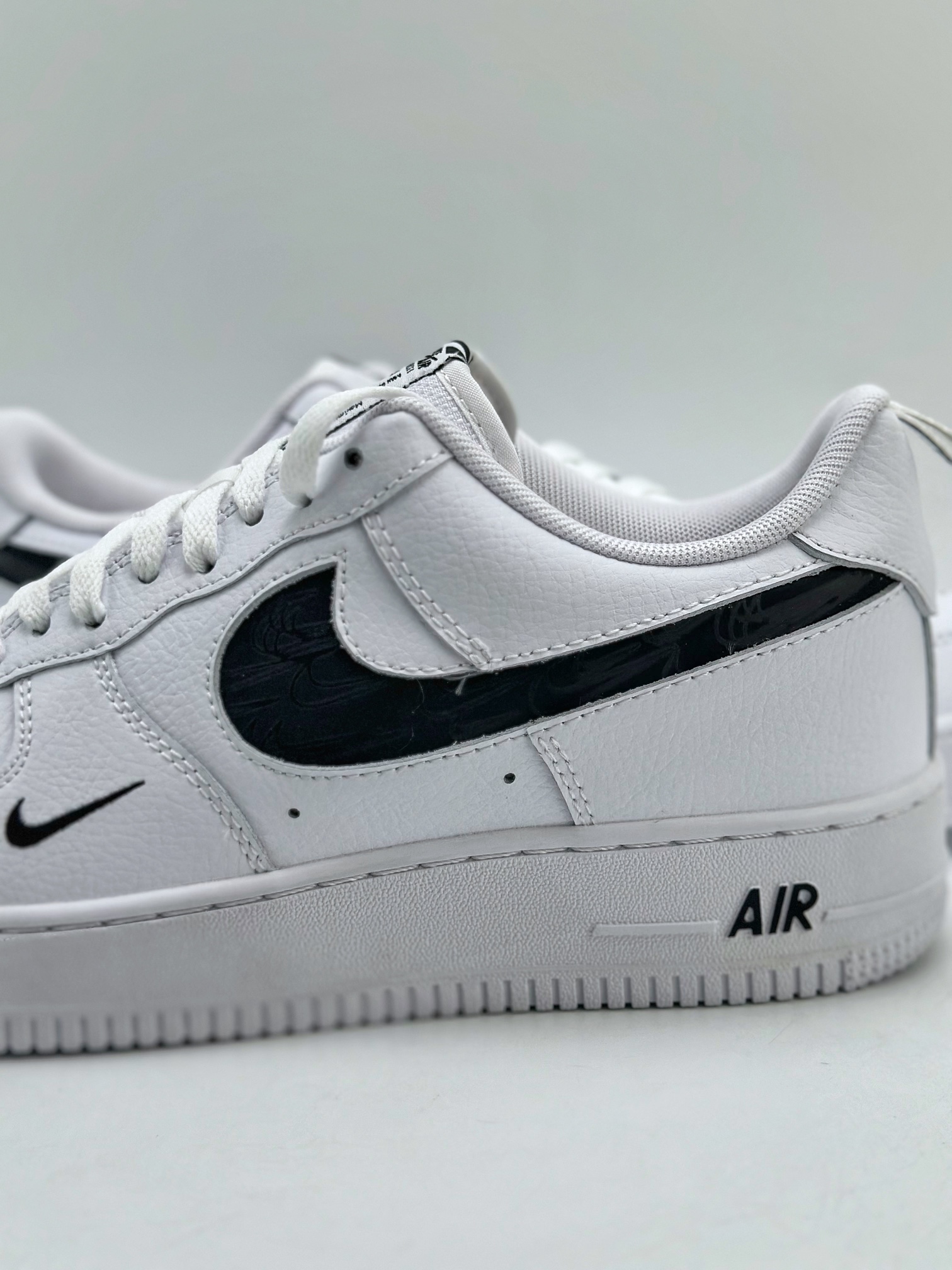 200 Nike Air Force 1 Low 07 白黑 FV1320-100