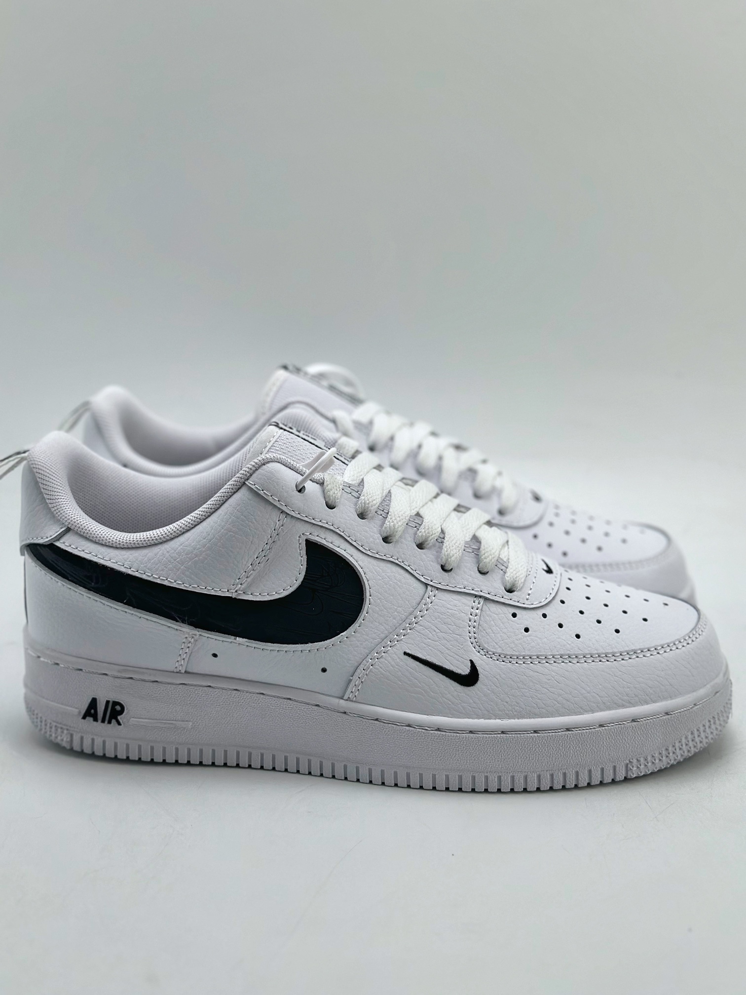 200 Nike Air Force 1 Low 07 白黑 FV1320-100