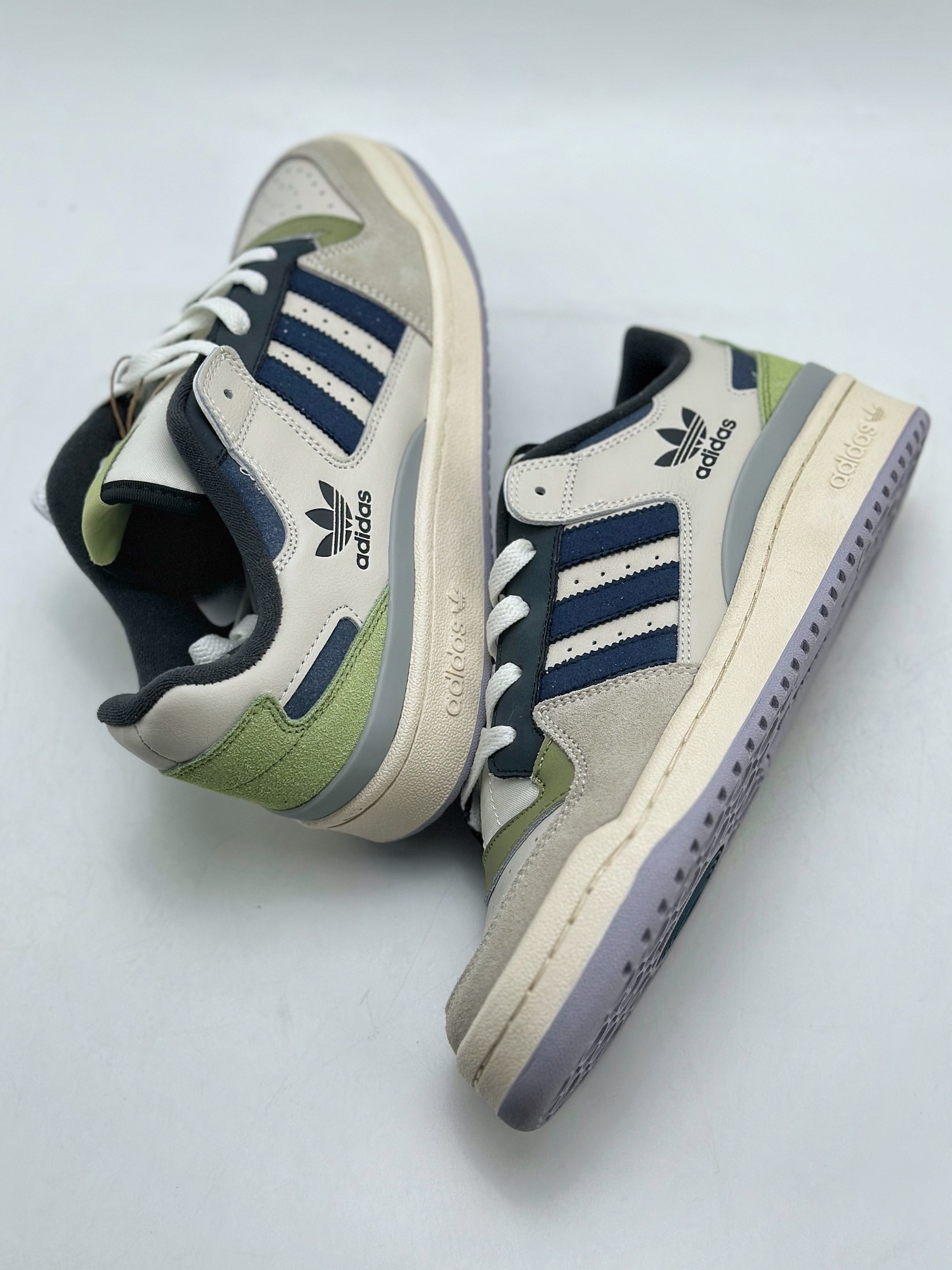 220 海外渠道版  原盒原标  Adidas Forum Low CL 三叶草低邦 经典魔术贴复古板鞋 ID62636