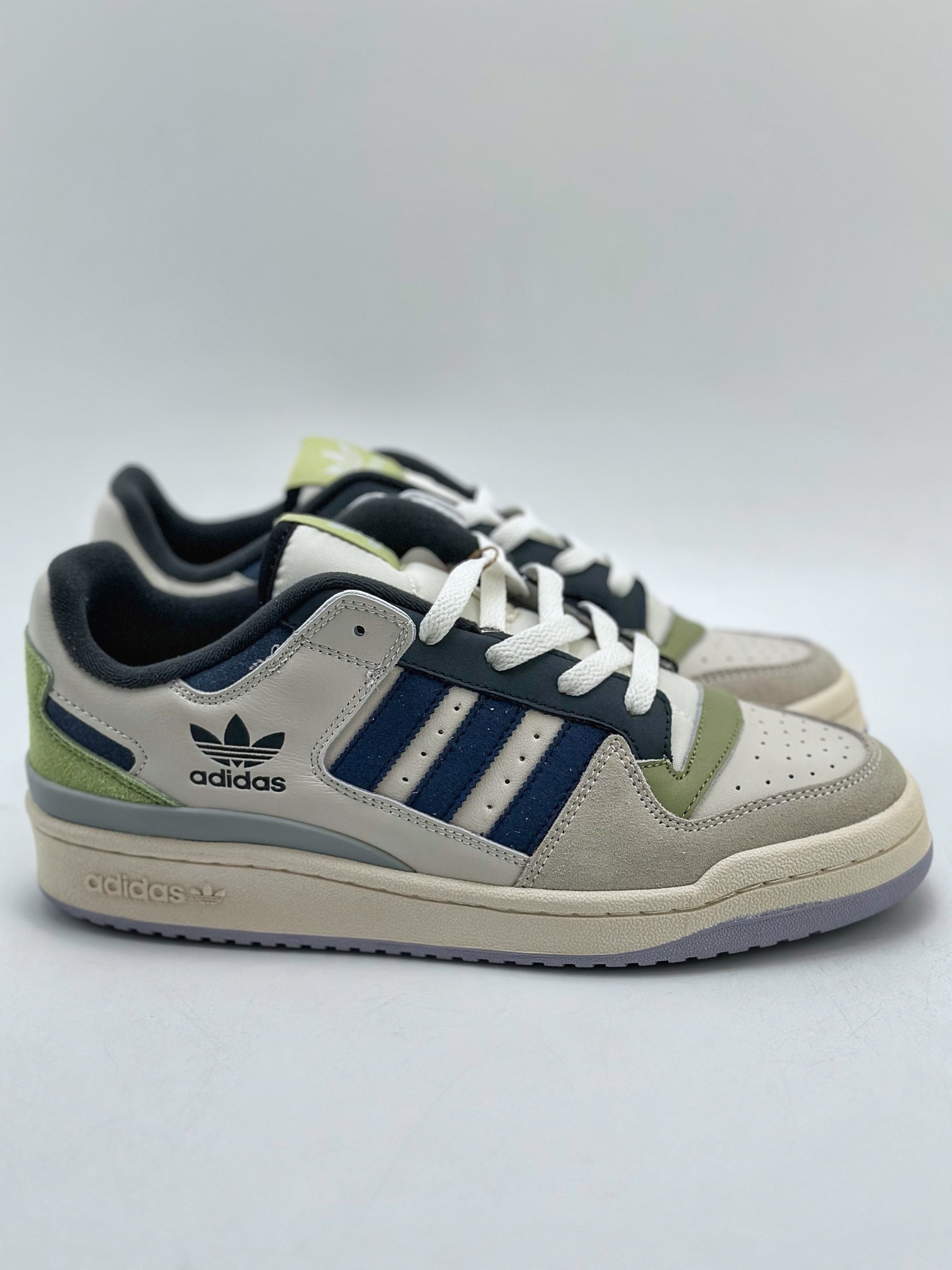 220 海外渠道版  原盒原标  Adidas Forum Low CL 三叶草低邦 经典魔术贴复古板鞋 ID62636