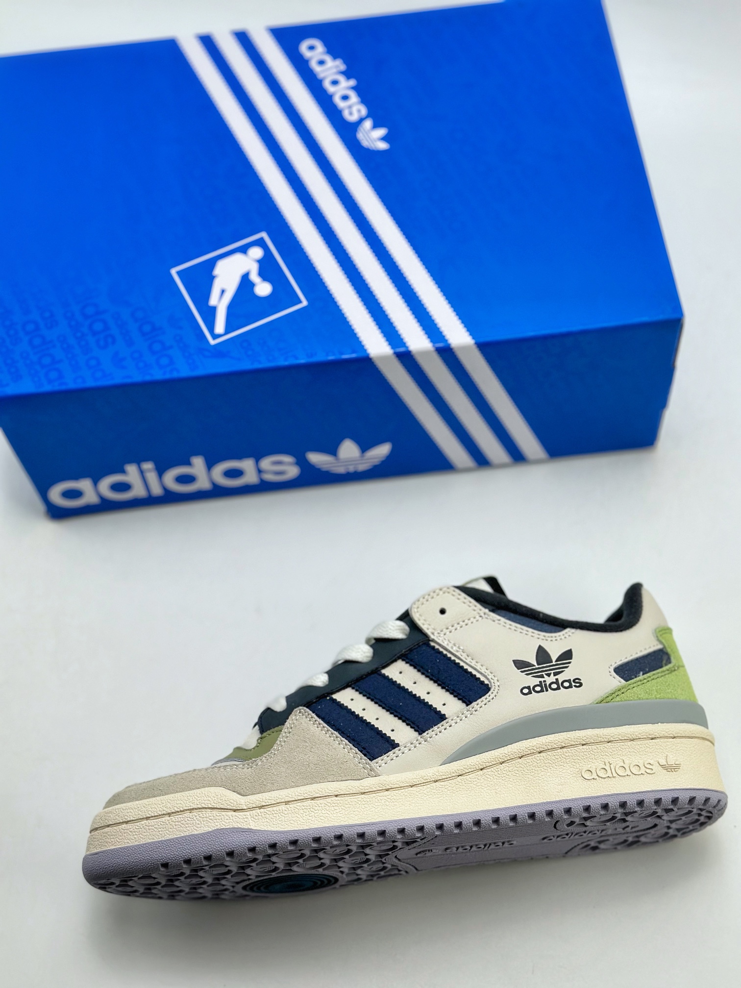 220 海外渠道版  原盒原标  Adidas Forum Low CL 三叶草低邦 经典魔术贴复古板鞋 ID62636