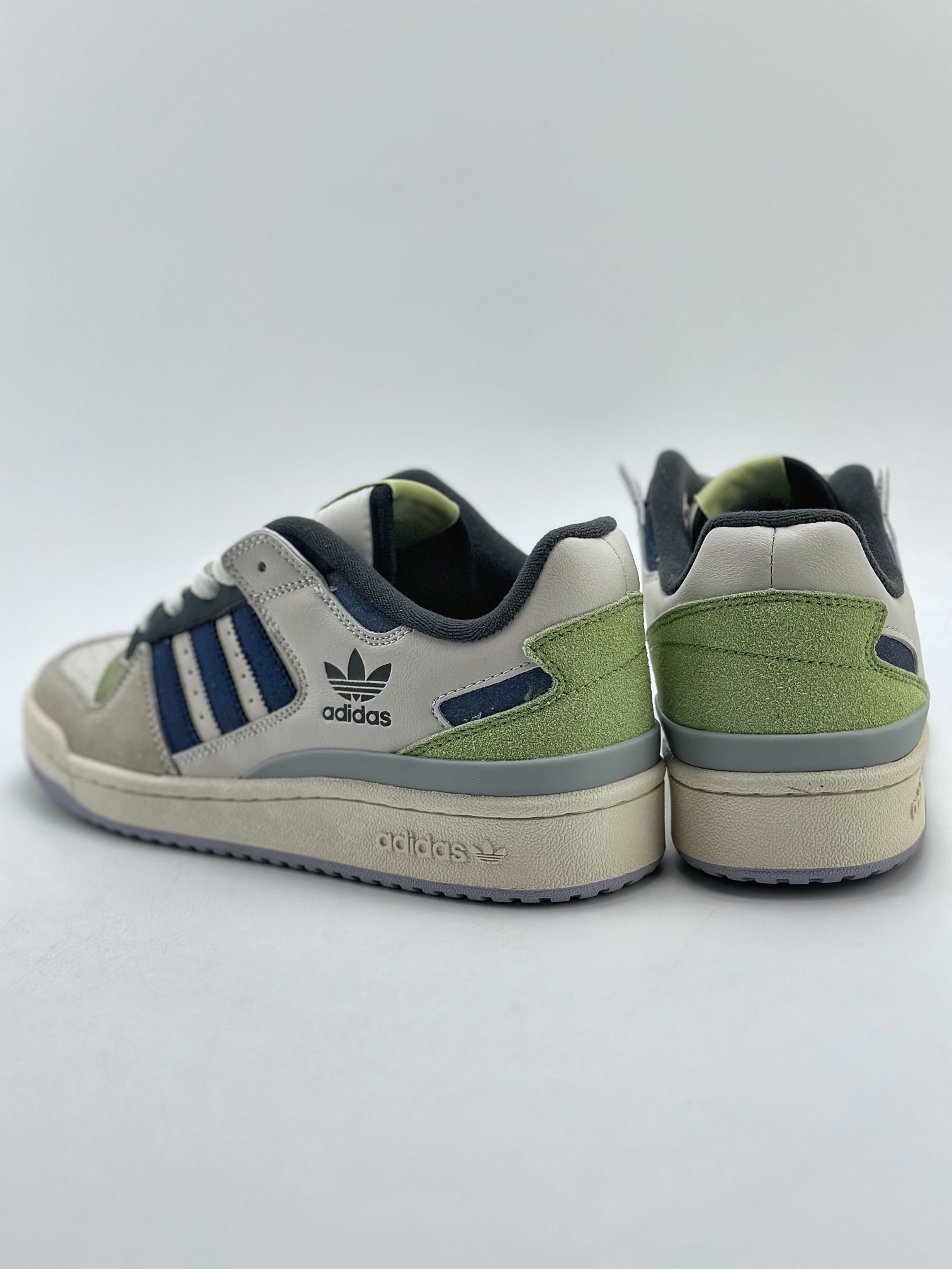 220 海外渠道版  原盒原标  Adidas Forum Low CL 三叶草低邦 经典魔术贴复古板鞋 ID62636