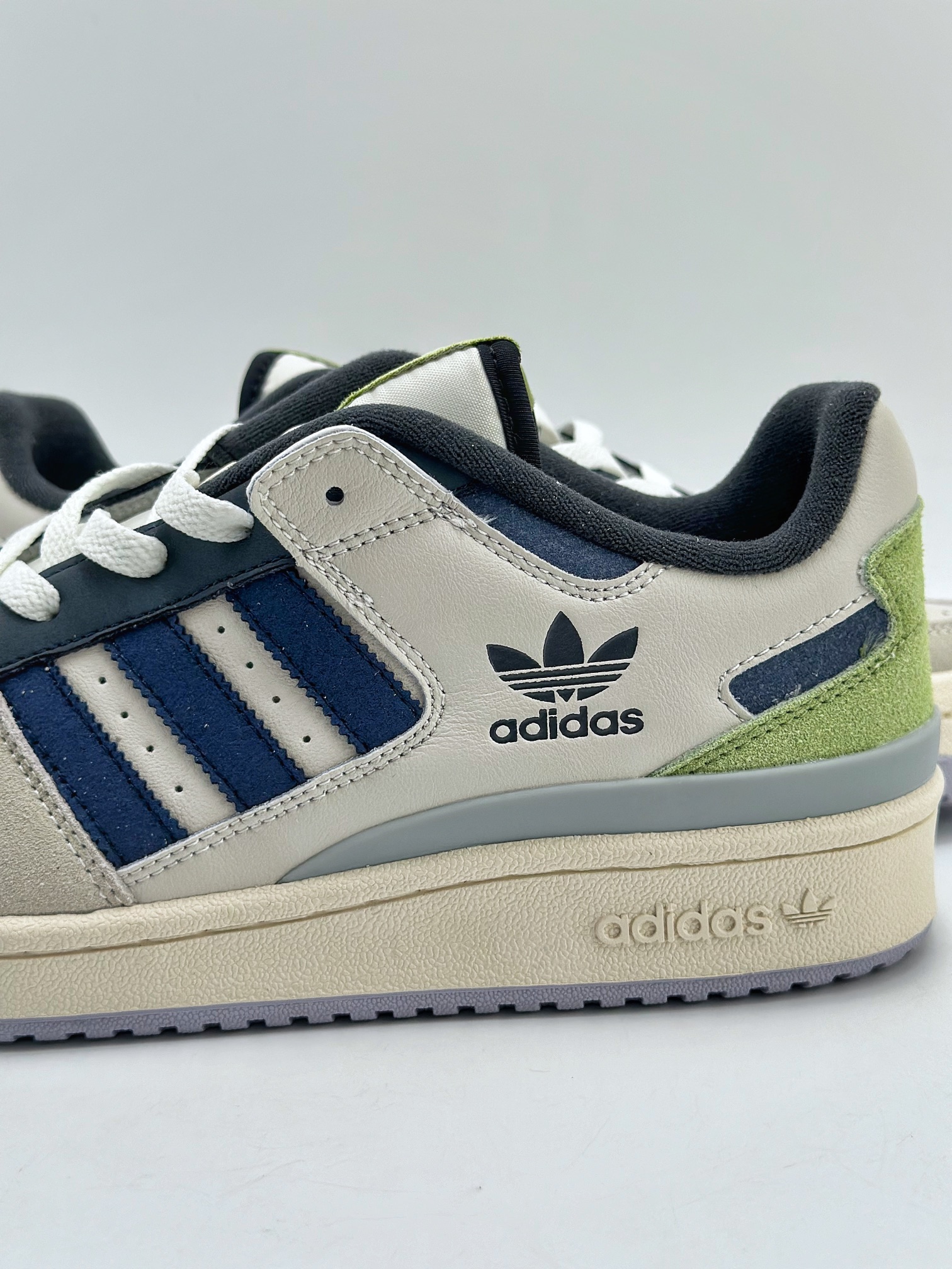 220 海外渠道版  原盒原标  Adidas Forum Low CL 三叶草低邦 经典魔术贴复古板鞋 ID62636