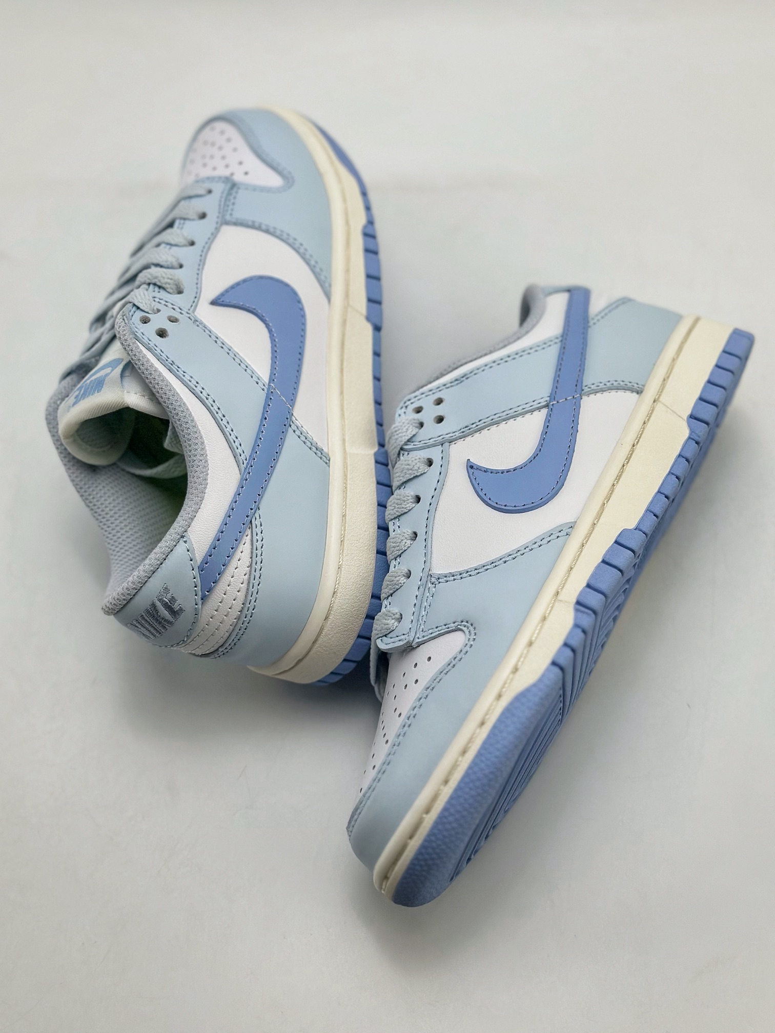 240 NIKE SB Dunk Low 海盐蓝白 DD1873-400