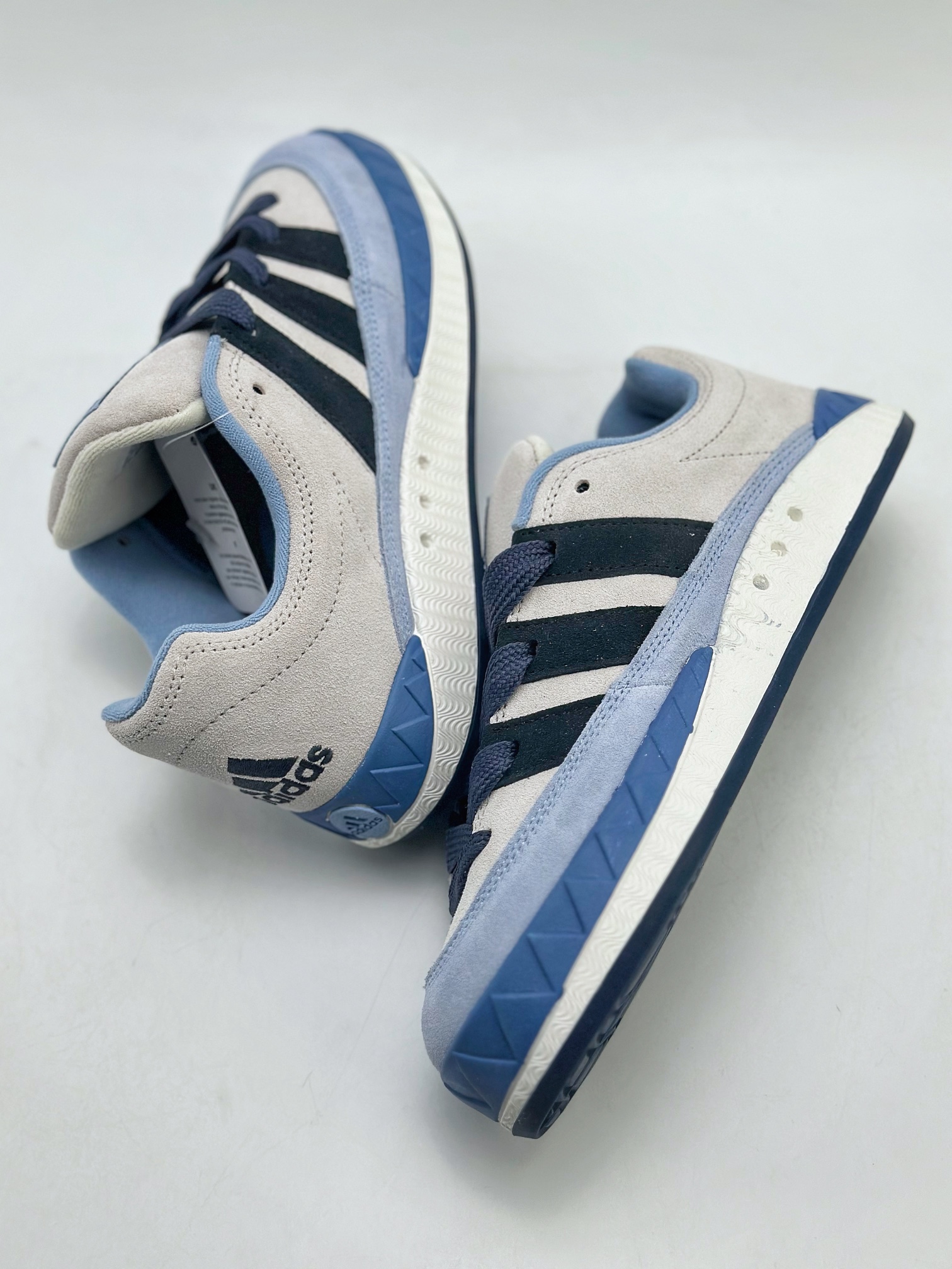 150 Adidas Originals Adimatic Yunk Low  马蒂奇系列低帮复古鲨鱼面包休闲运动滑板鞋 IG6006