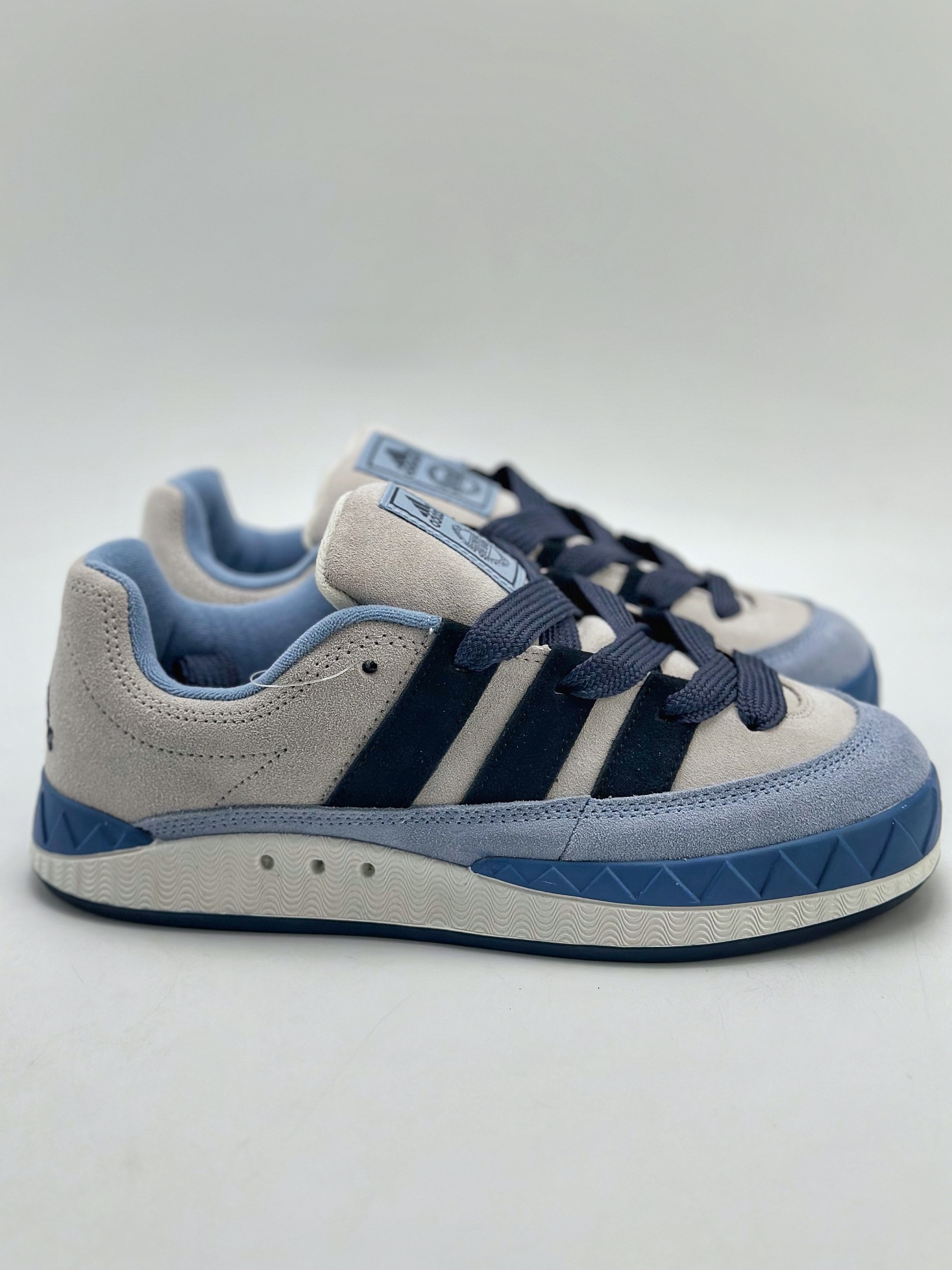 150 Adidas Originals Adimatic Yunk Low  马蒂奇系列低帮复古鲨鱼面包休闲运动滑板鞋 IG6006