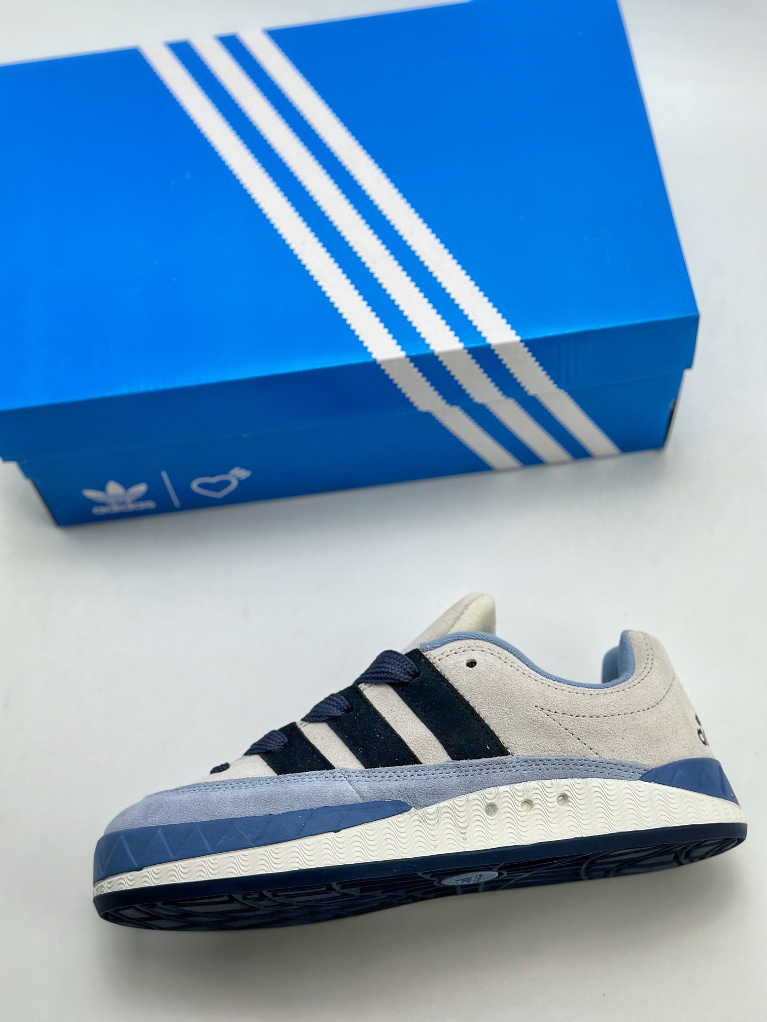 150 Adidas Originals Adimatic Yunk Low  马蒂奇系列低帮复古鲨鱼面包休闲运动滑板鞋 IG6006