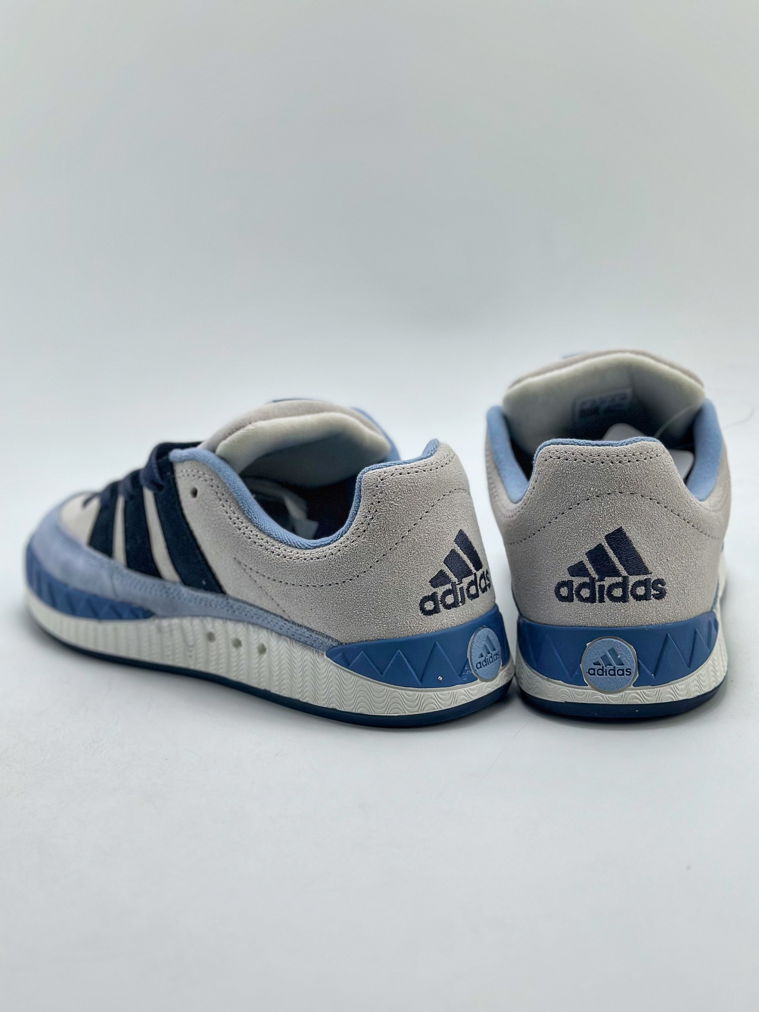 150 Adidas Originals Adimatic Yunk Low  马蒂奇系列低帮复古鲨鱼面包休闲运动滑板鞋 IG6006