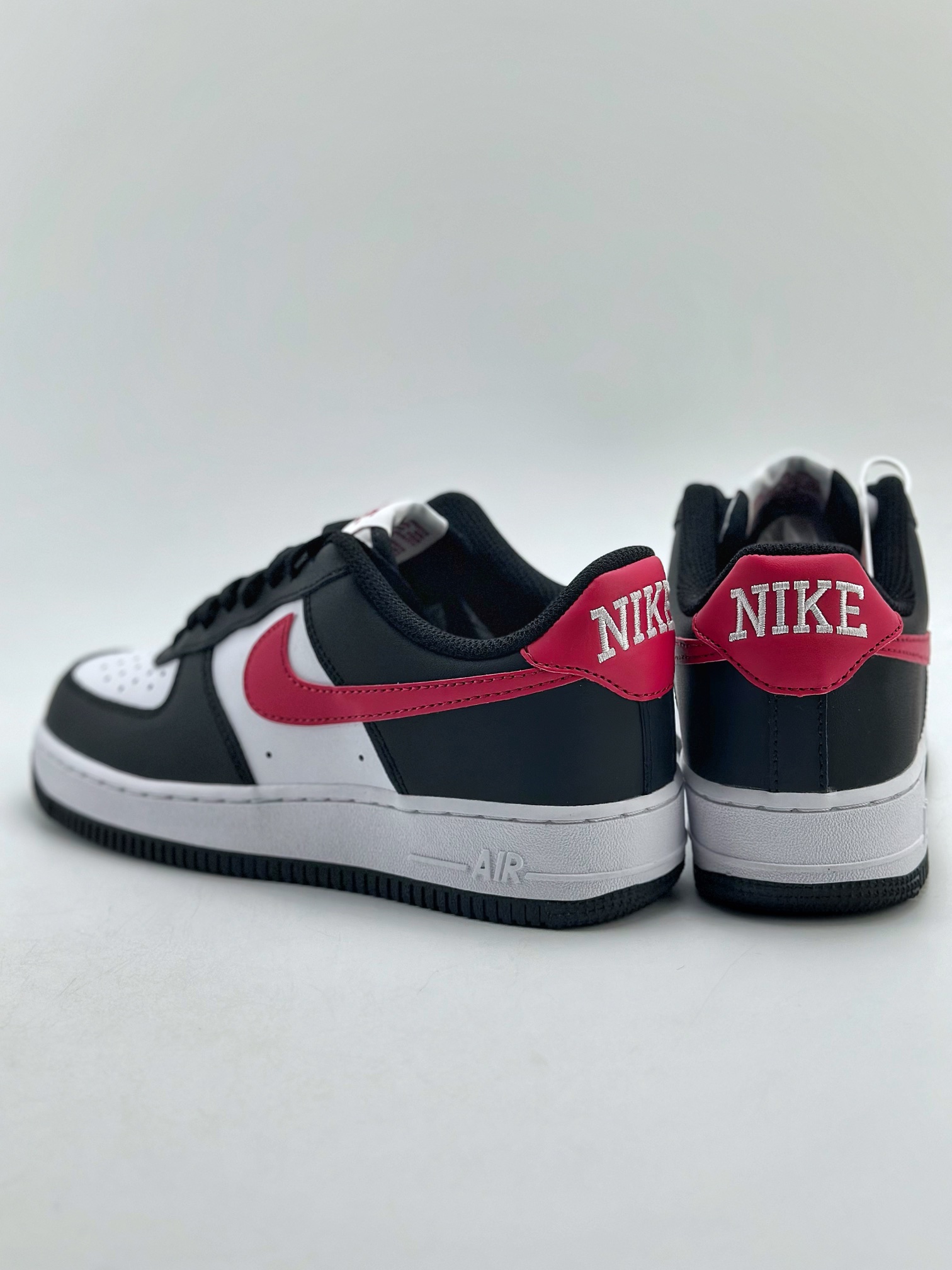 200 Nike Air Force 1 Low 07 黑白红 FZ4351-001