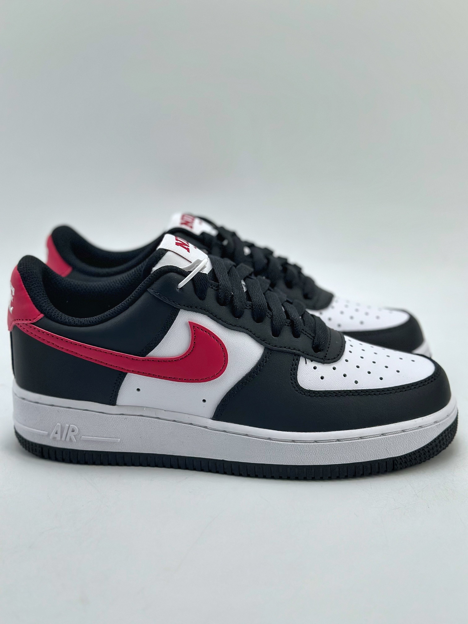 200 Nike Air Force 1 Low 07 黑白红 FZ4351-001