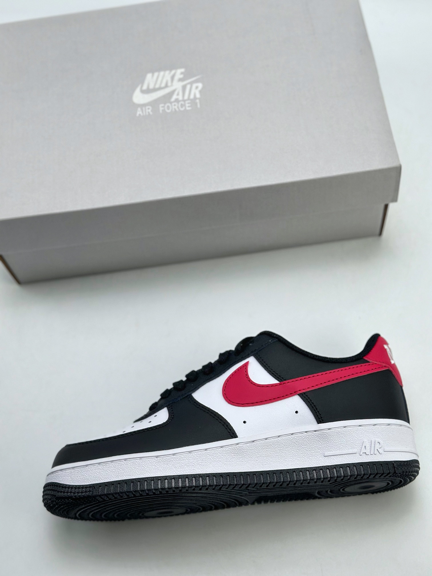 200 Nike Air Force 1 Low 07 黑白红 FZ4351-001