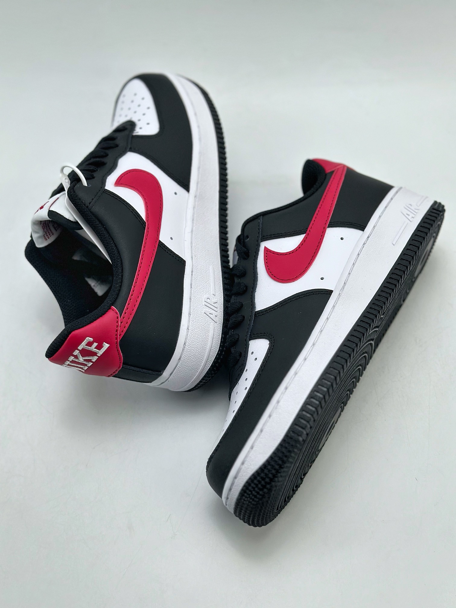 200 Nike Air Force 1 Low 07 黑白红 FZ4351-001