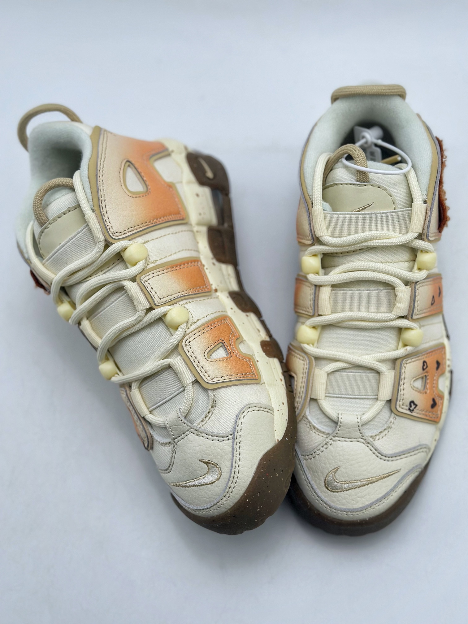 260 Air More Uptempo 小熊本熊 米白黄 DX1939-100