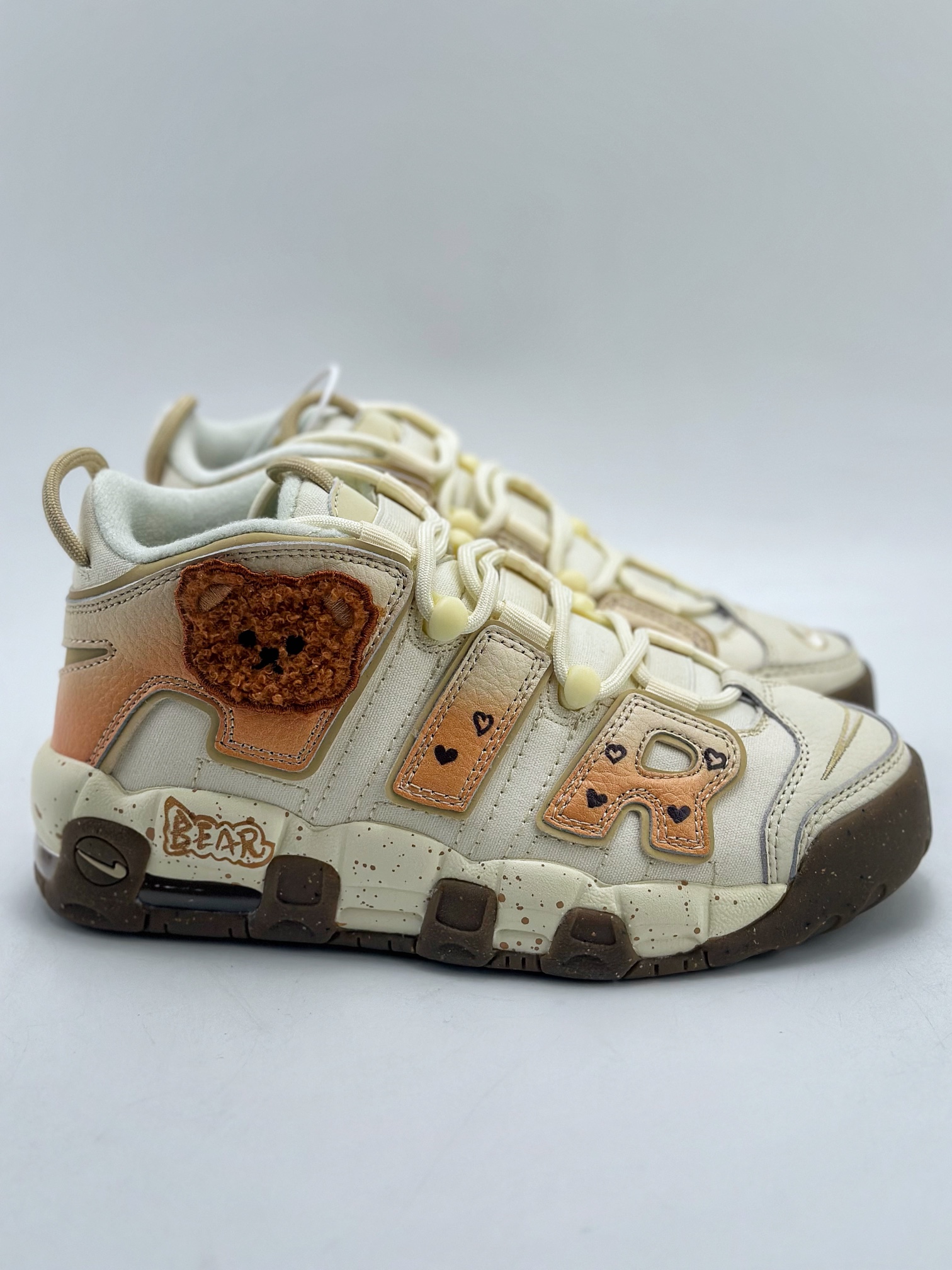 260 Air More Uptempo 小熊本熊 米白黄 DX1939-100