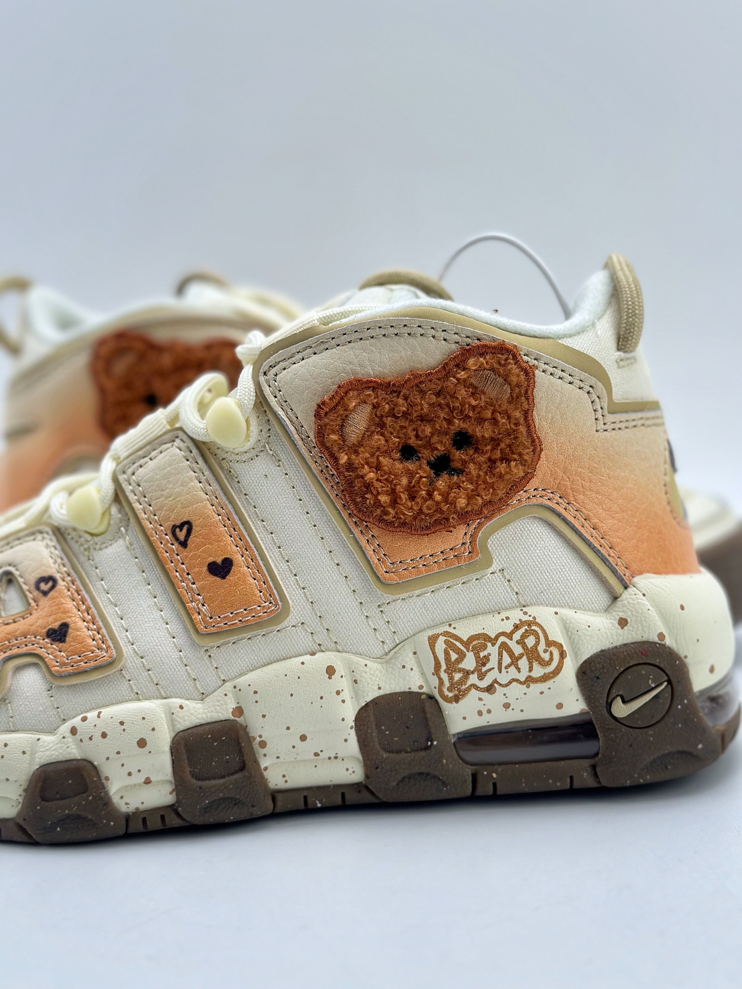 260 Air More Uptempo 小熊本熊 米白黄 DX1939-100