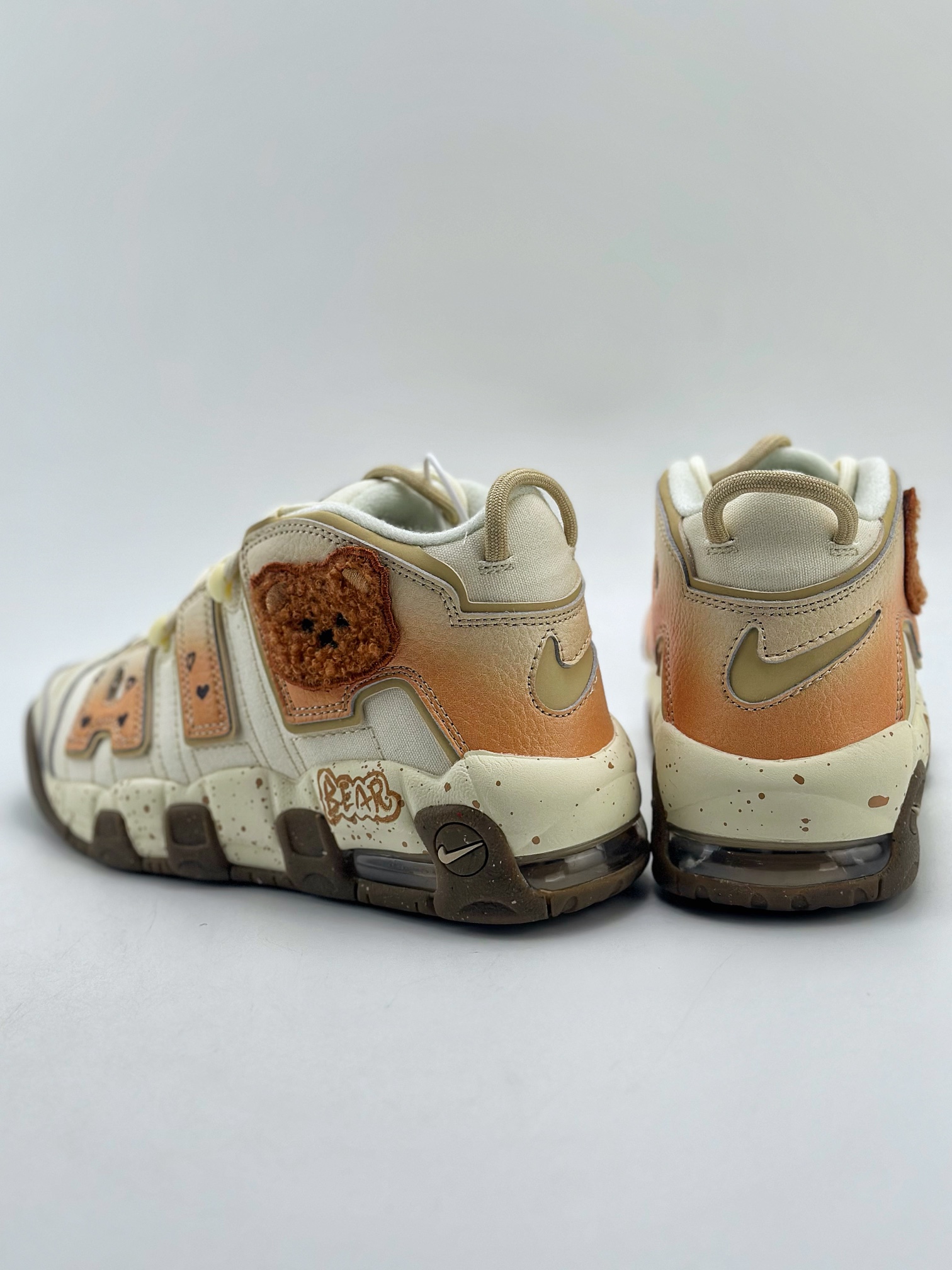 260 Air More Uptempo 小熊本熊 米白黄 DX1939-100