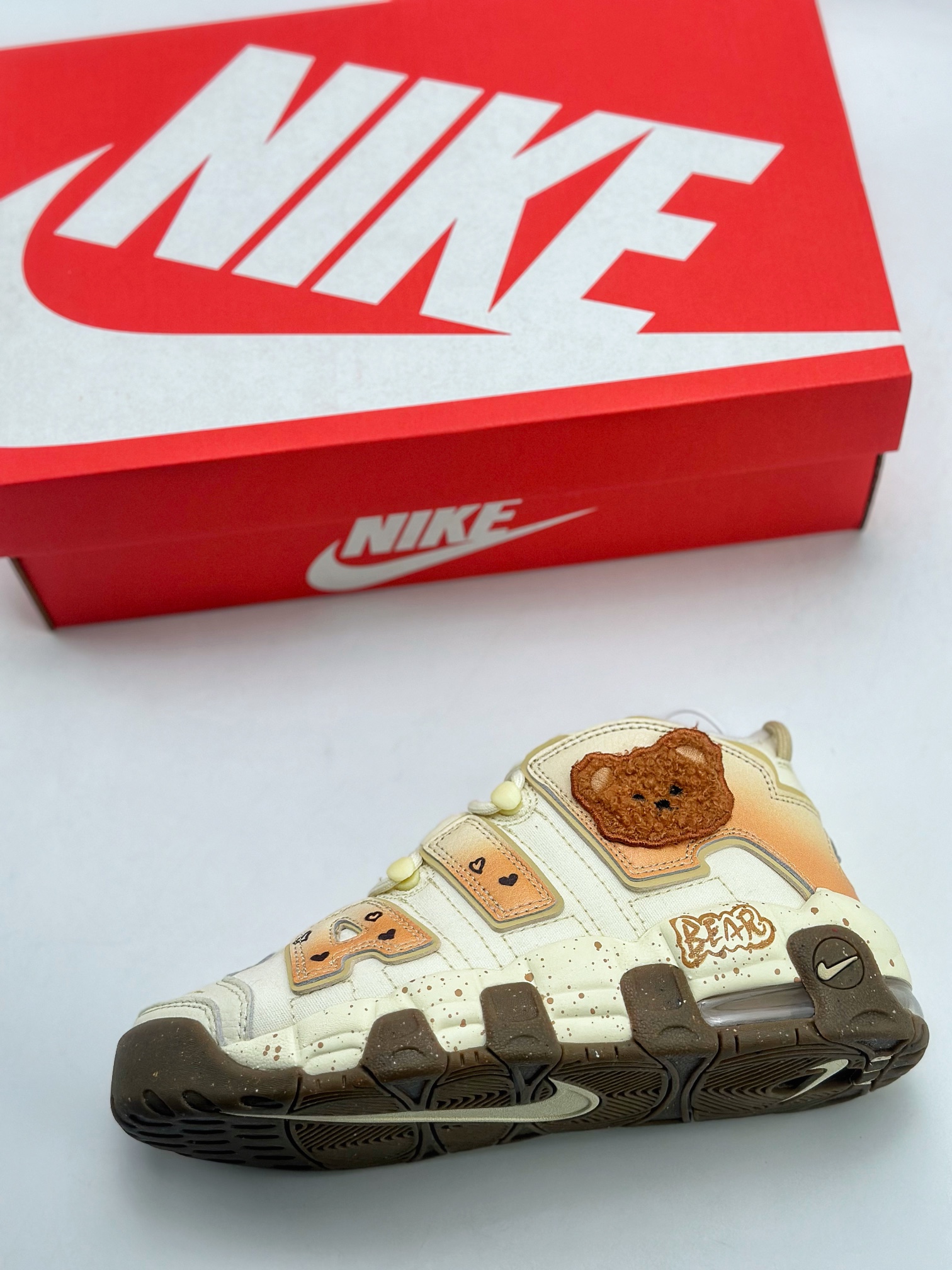 260 Air More Uptempo 小熊本熊 米白黄 DX1939-100