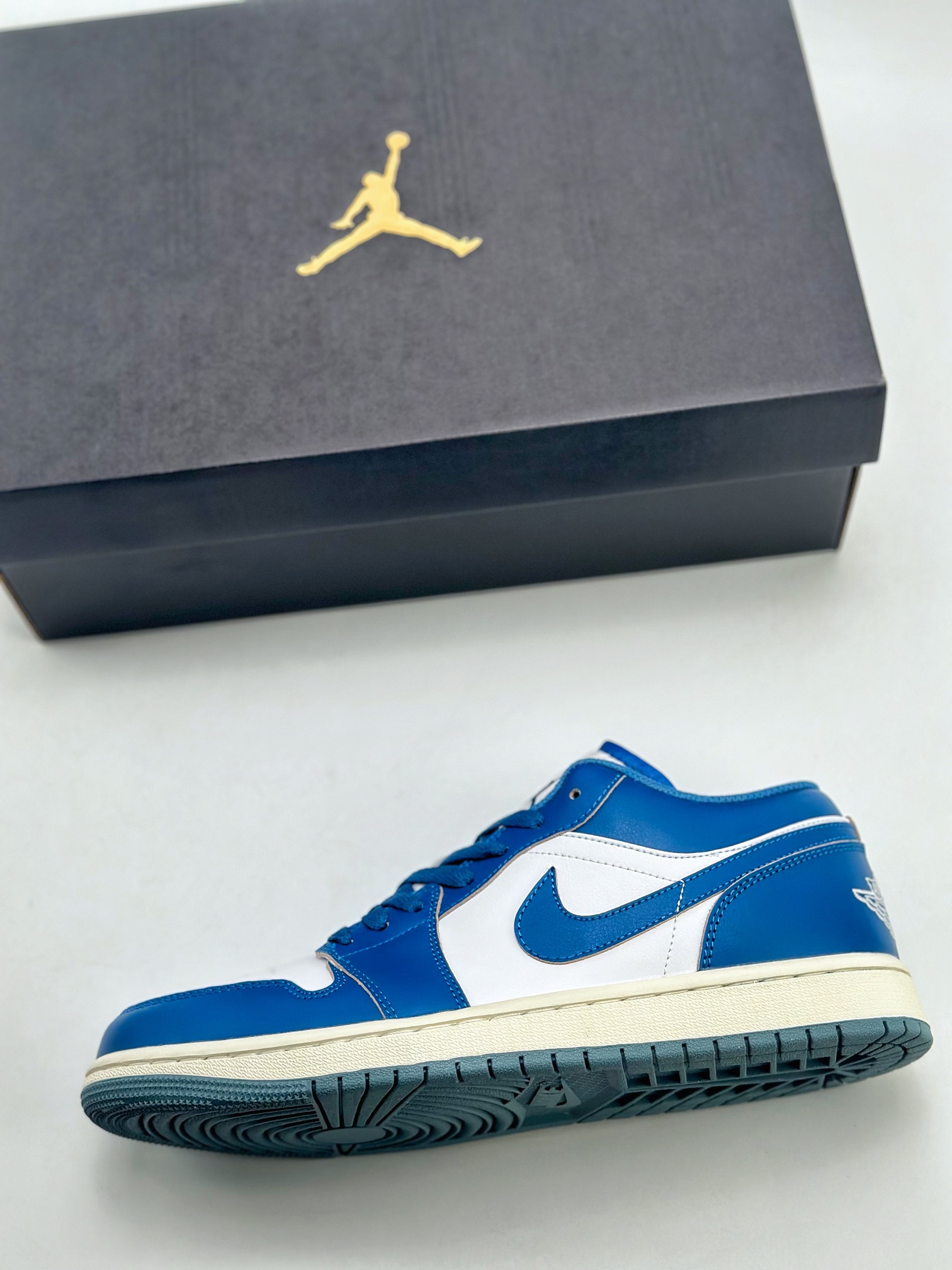 200 Air Jordan 1 Retro Low SE 蓝白  FN5214-141