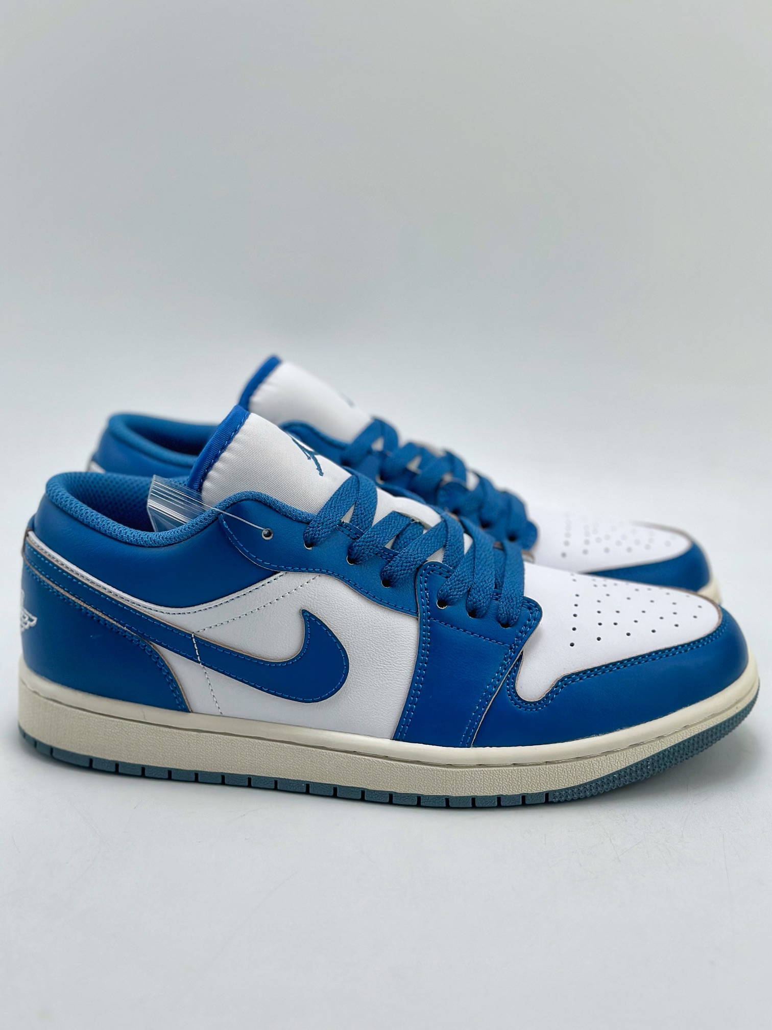 200 Air Jordan 1 Retro Low SE 蓝白  FN5214-141