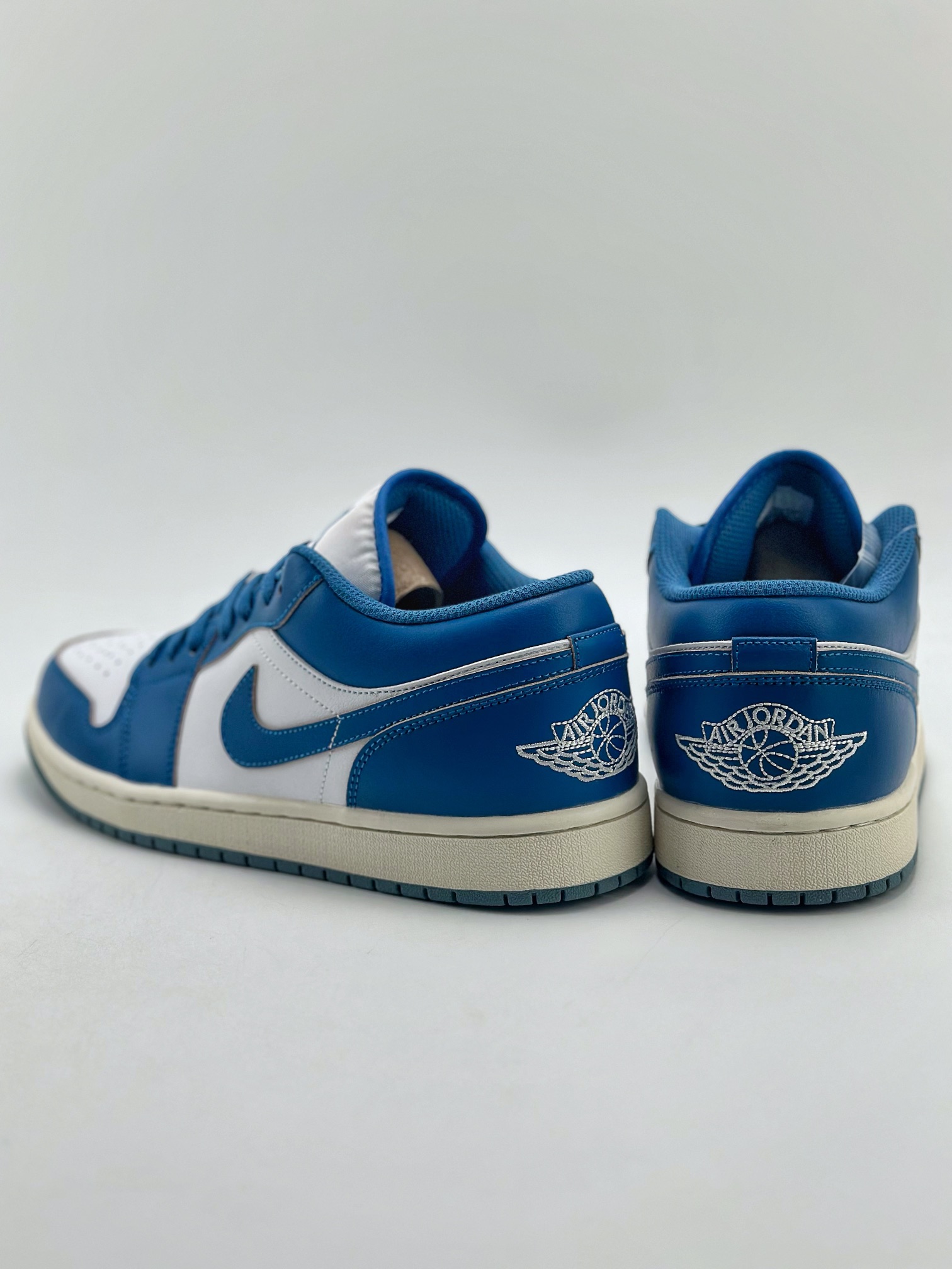 200 Air Jordan 1 Retro Low SE 蓝白  FN5214-141