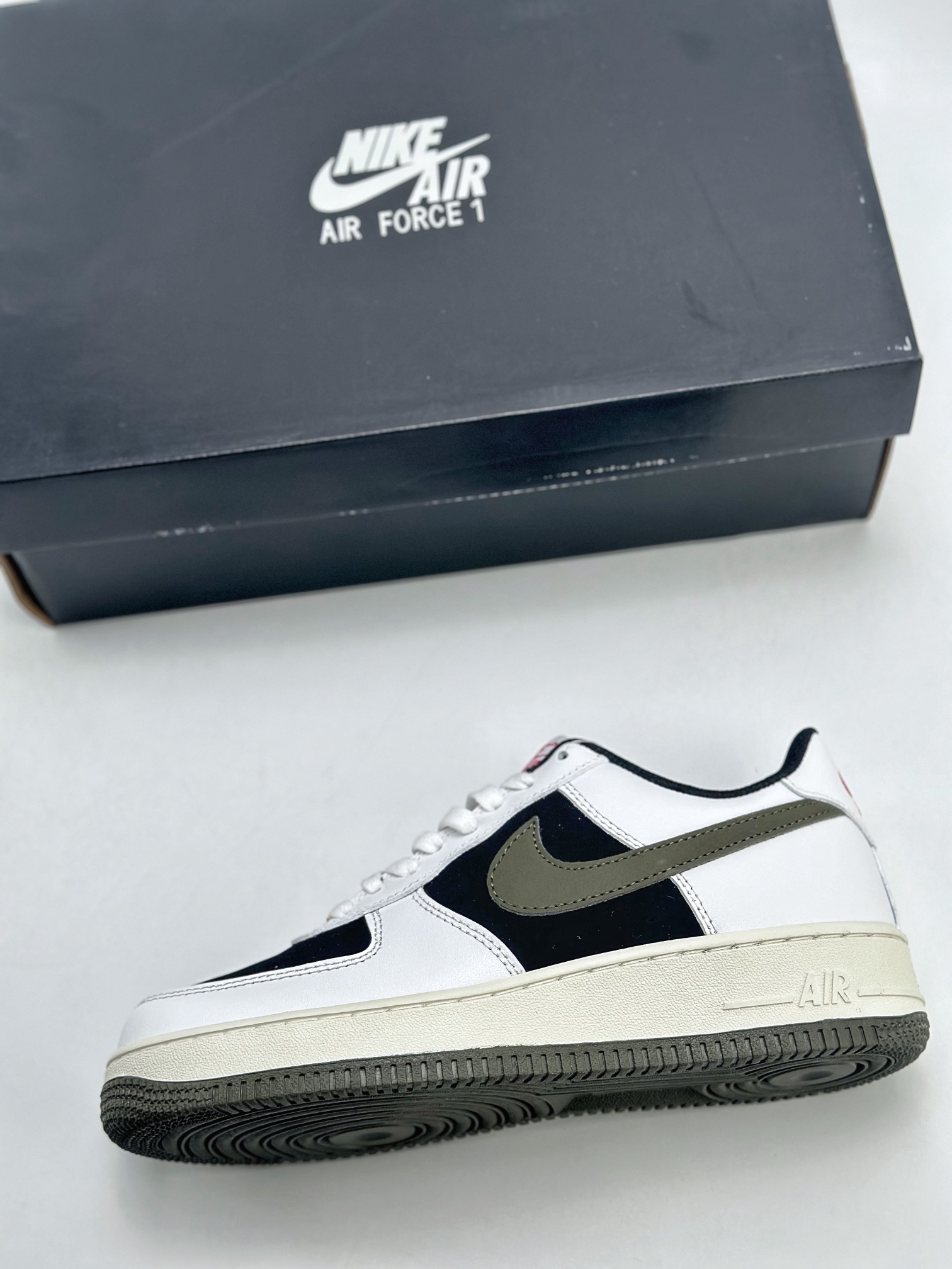 200 Nike Air Force 1 Low 07 白黑军绿勾 AV0383-226