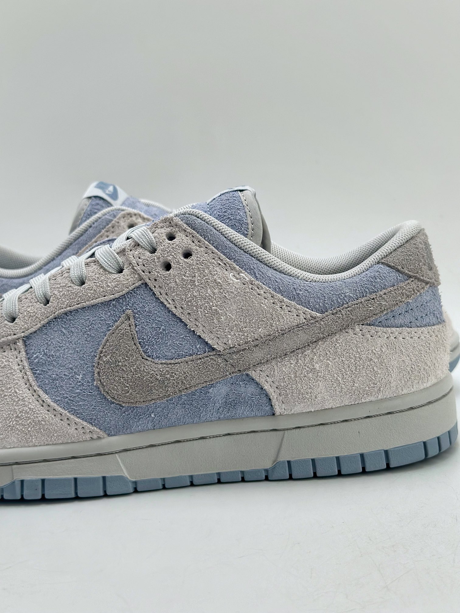 240 NIKE SB Dunk Low ”Light Armory Blue and Photon Dust” 蓝灰 FZ3779-025