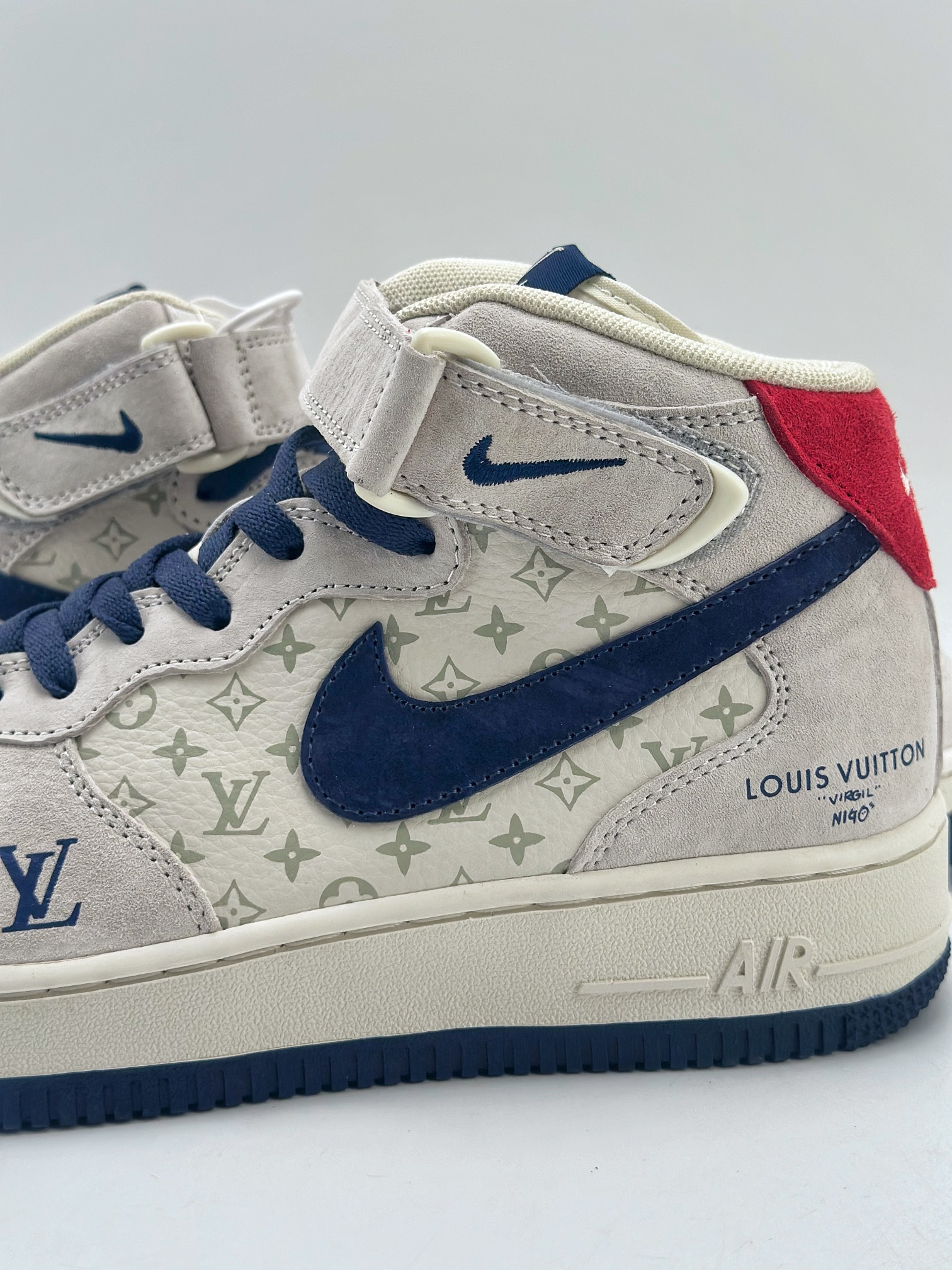 300 Nike Air Force 1 Mid 07 x Louis Vuitton 灰蓝红 DQ7688-100