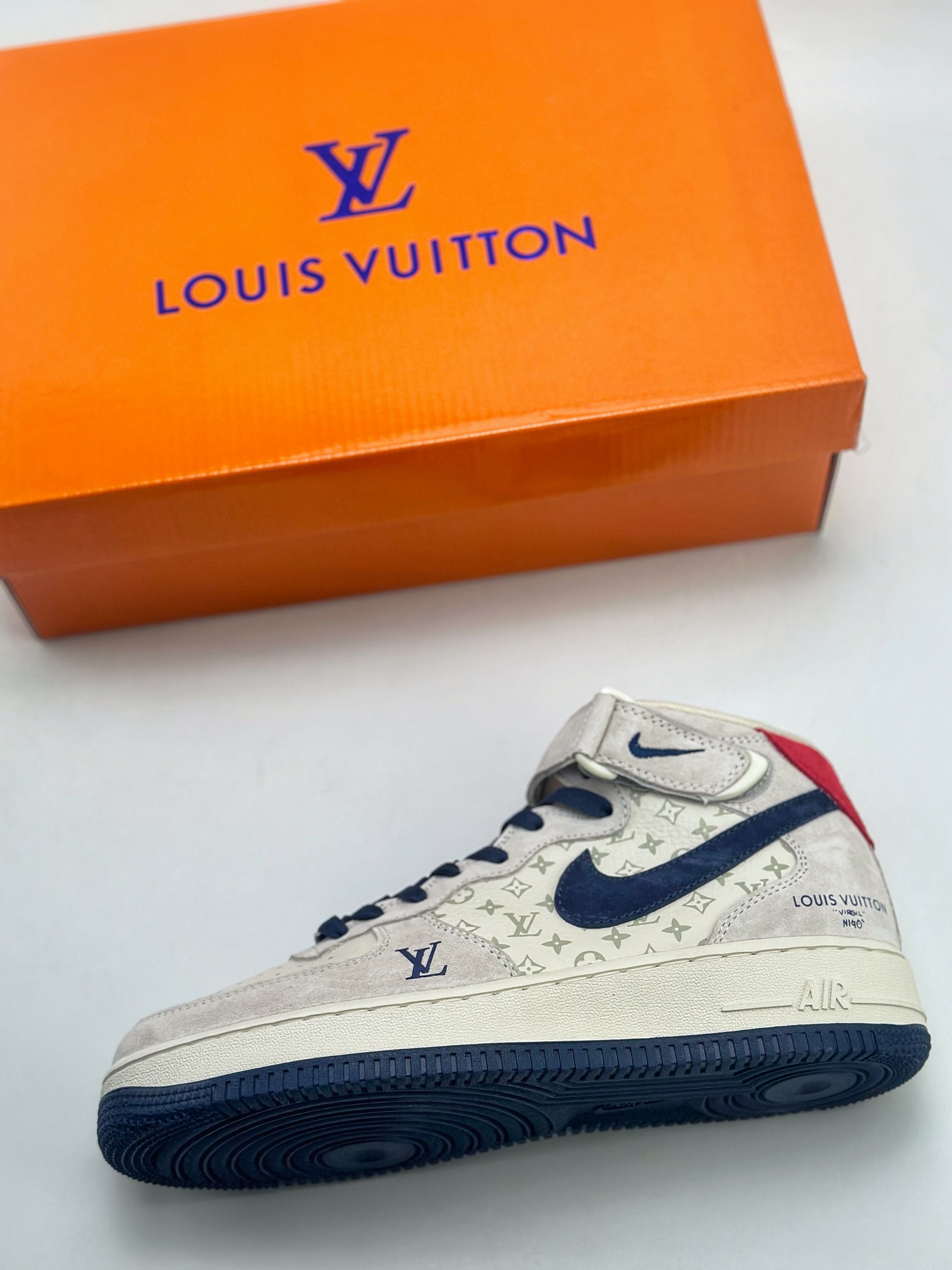 300 Nike Air Force 1 Mid 07 x Louis Vuitton 灰蓝红 DQ7688-100