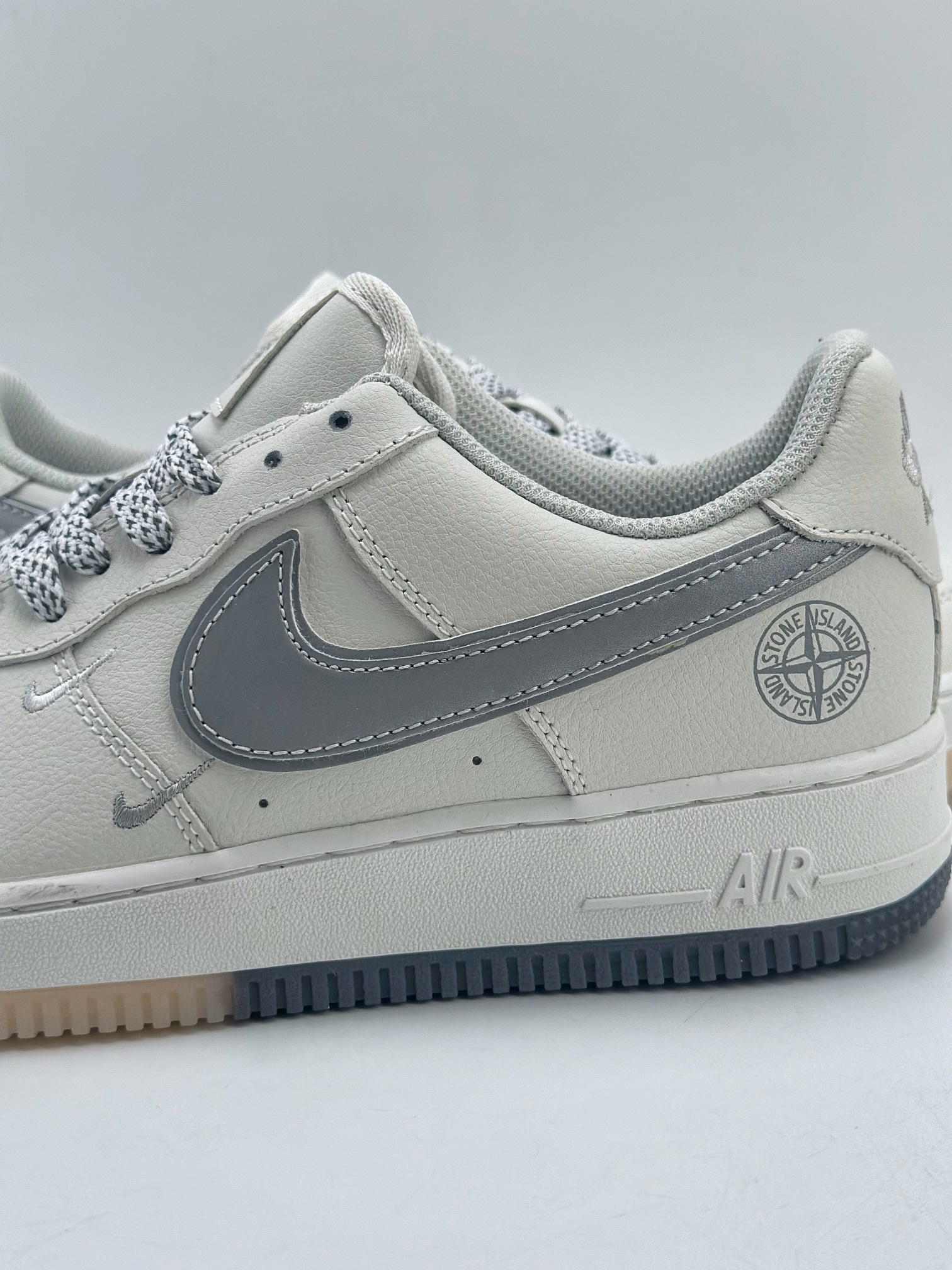 260 Nike Air Force 1 Low 07 x Stone Island 石头岛白灰 SL-240333