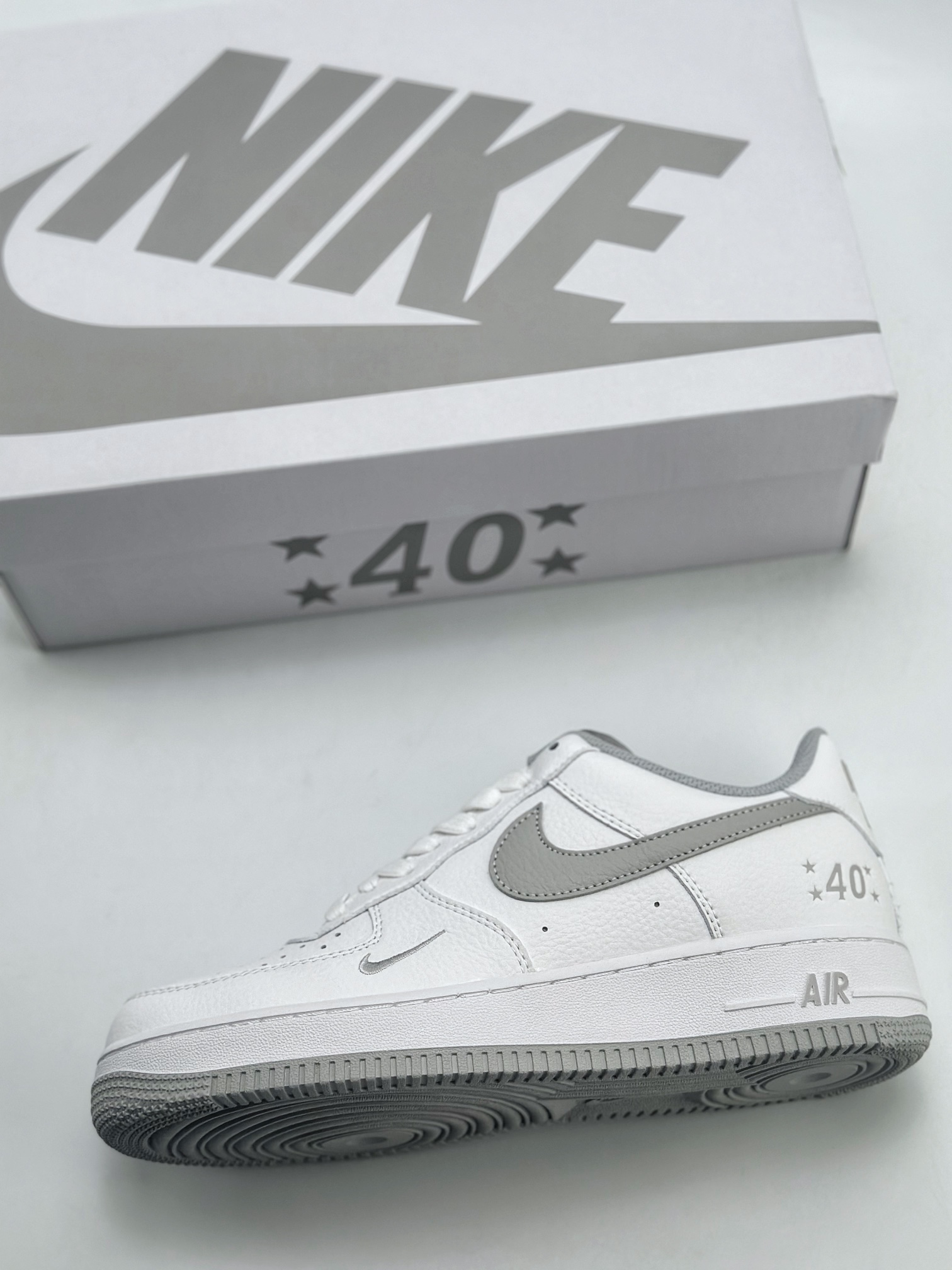 200 Nike Air Force 1 Low 07 40周年 白灰 MN5263-121