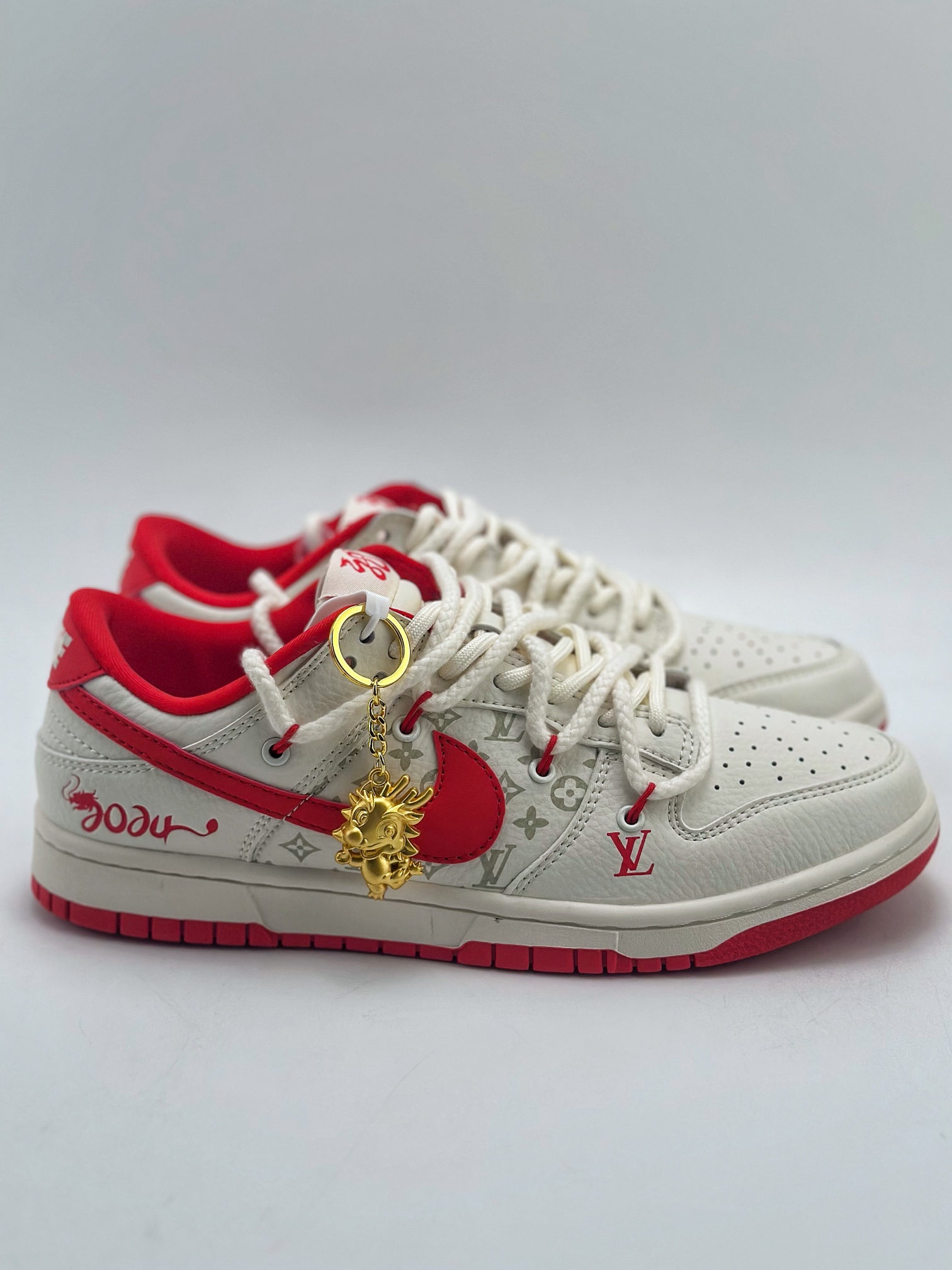 300 Nike SB Dunk Low x Louis Vuitton 中国红限定绑带 SJ2068-228