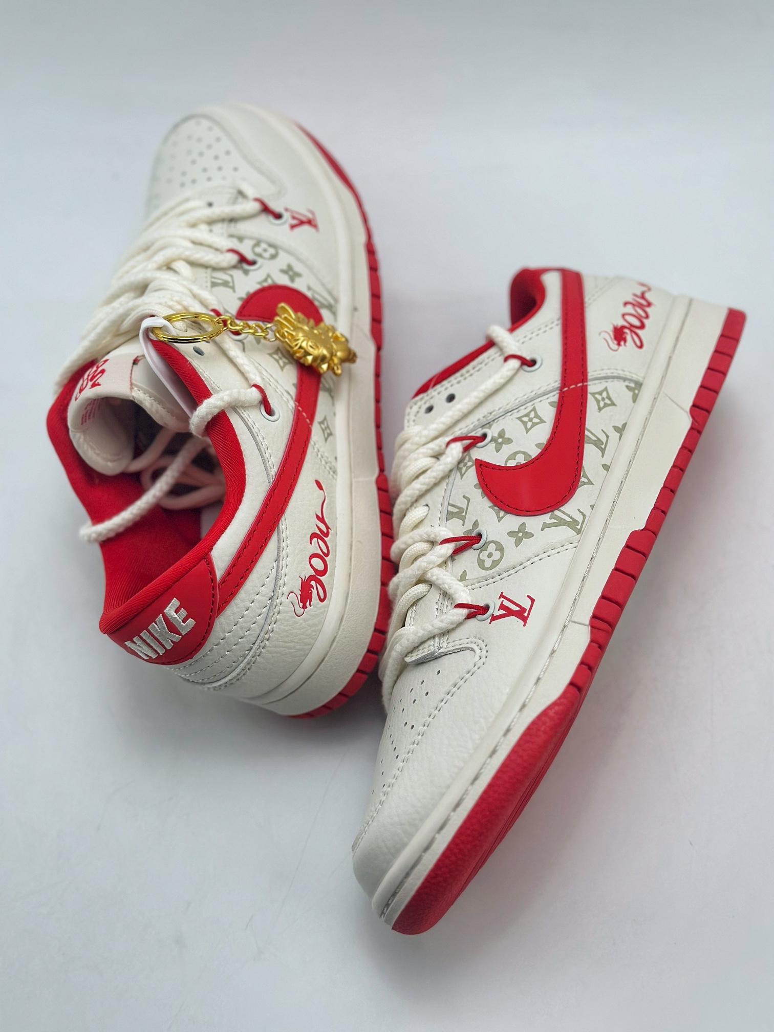 300 Nike SB Dunk Low x Louis Vuitton 中国红限定绑带 SJ2068-228