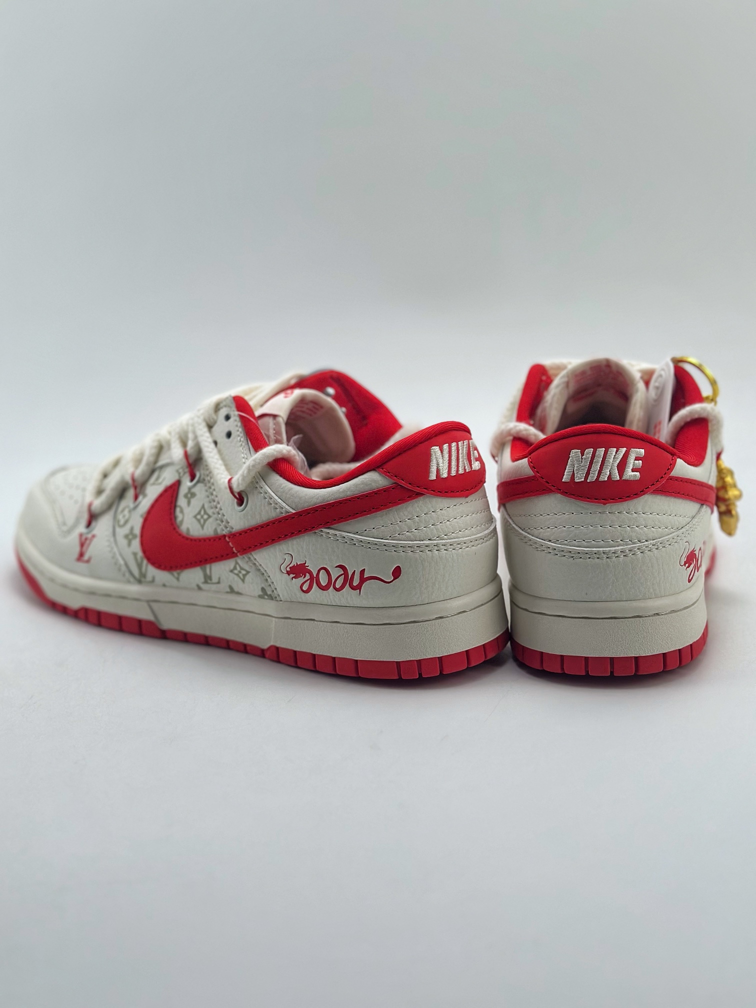 300 Nike SB Dunk Low x Louis Vuitton 中国红限定绑带 SJ2068-228