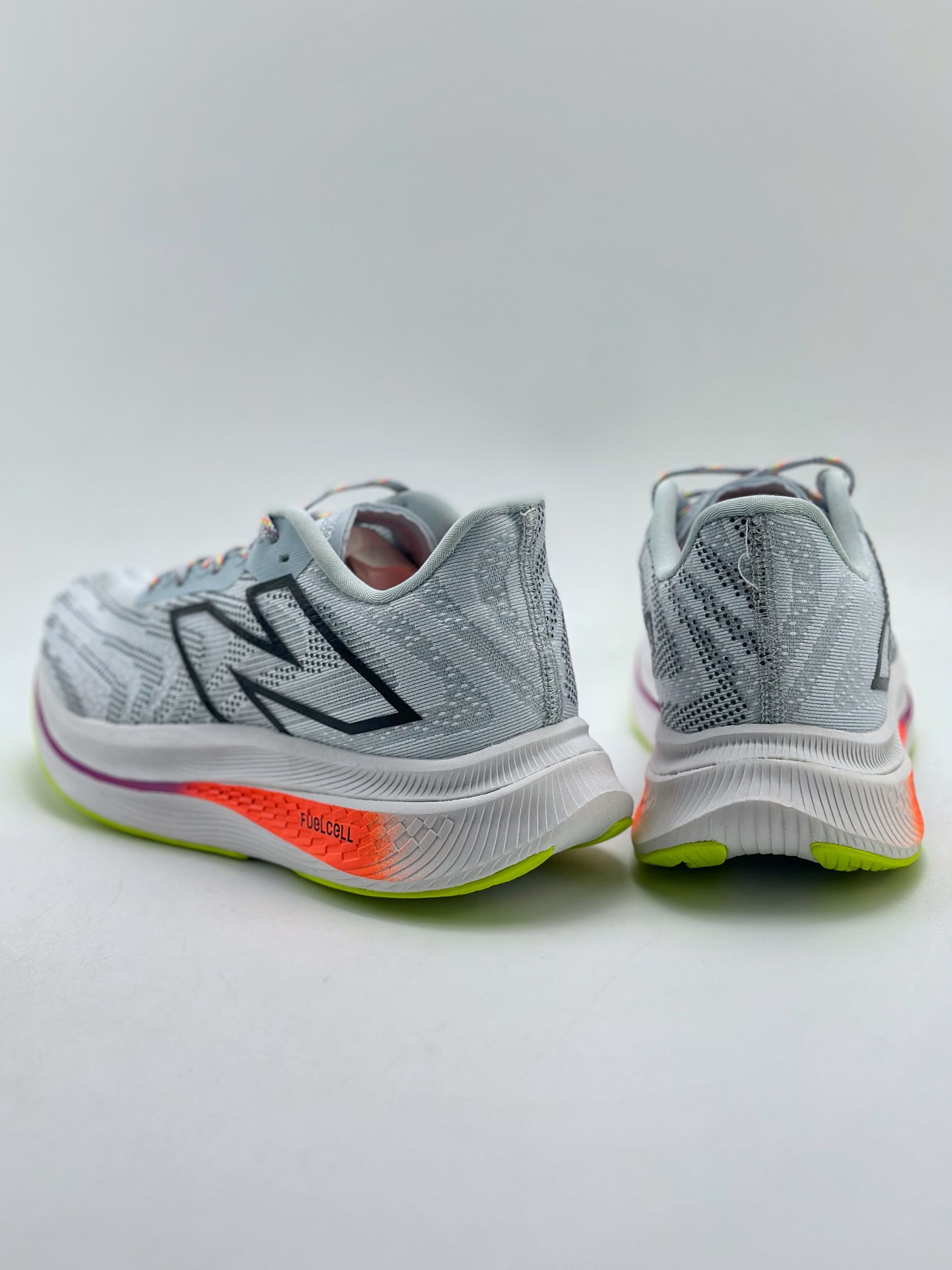 200 New Balance FuelCell SuperComp Trainer V2  新百伦NB系列超轻量化低帮休闲运动慢跑鞋 MRCXLG3