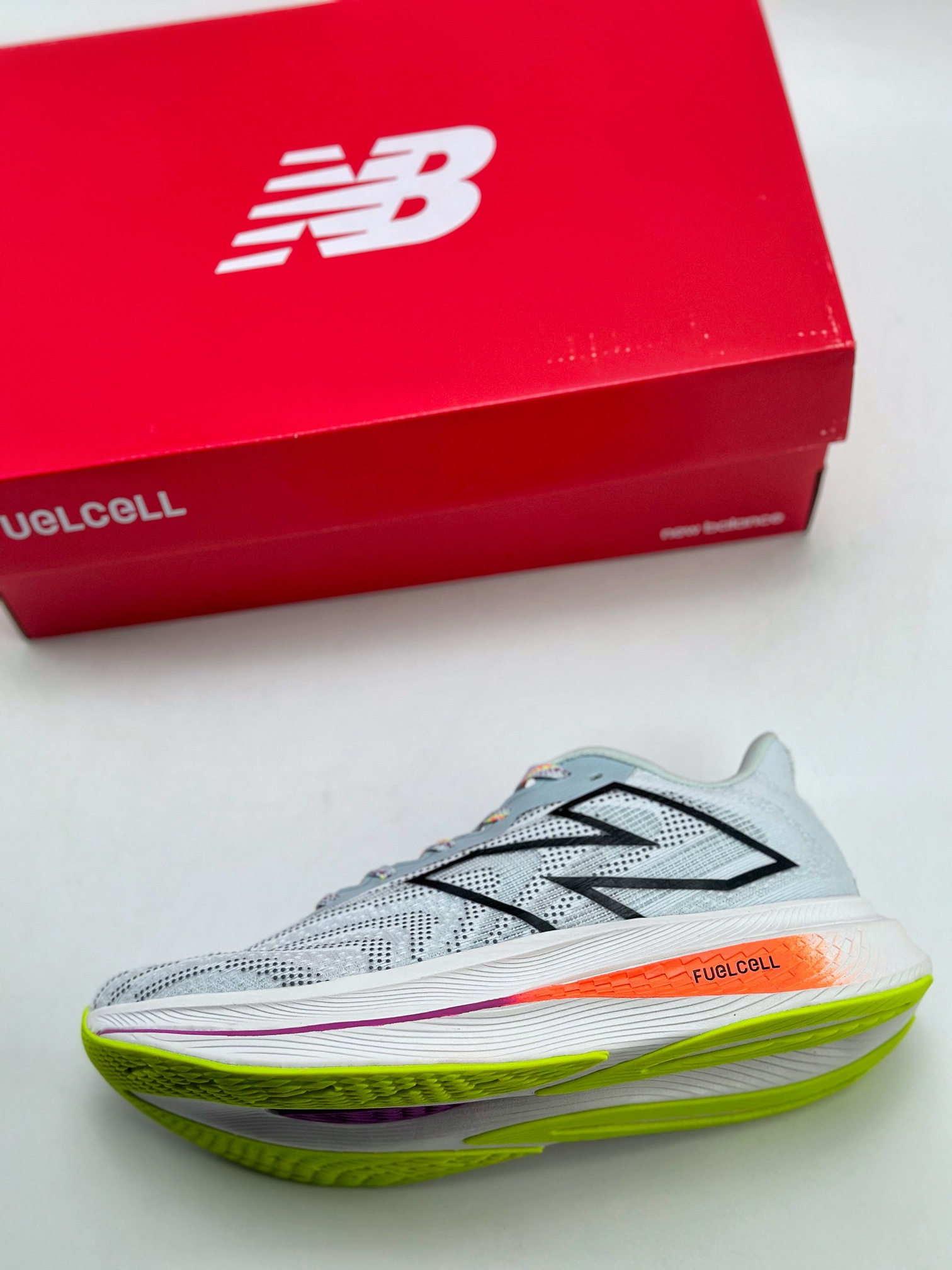 200 New Balance FuelCell SuperComp Trainer V2  新百伦NB系列超轻量化低帮休闲运动慢跑鞋 MRCXLG3